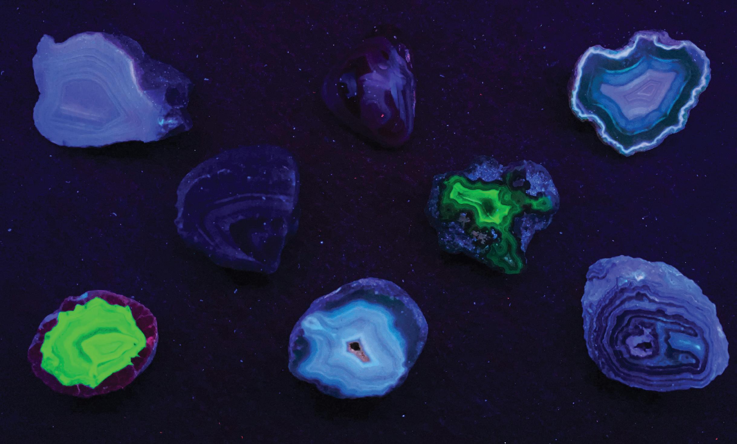AGATES THAT FLUORESCE