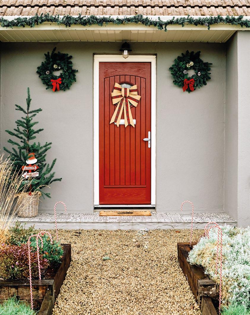 Cottage-Style Yuletide Charm