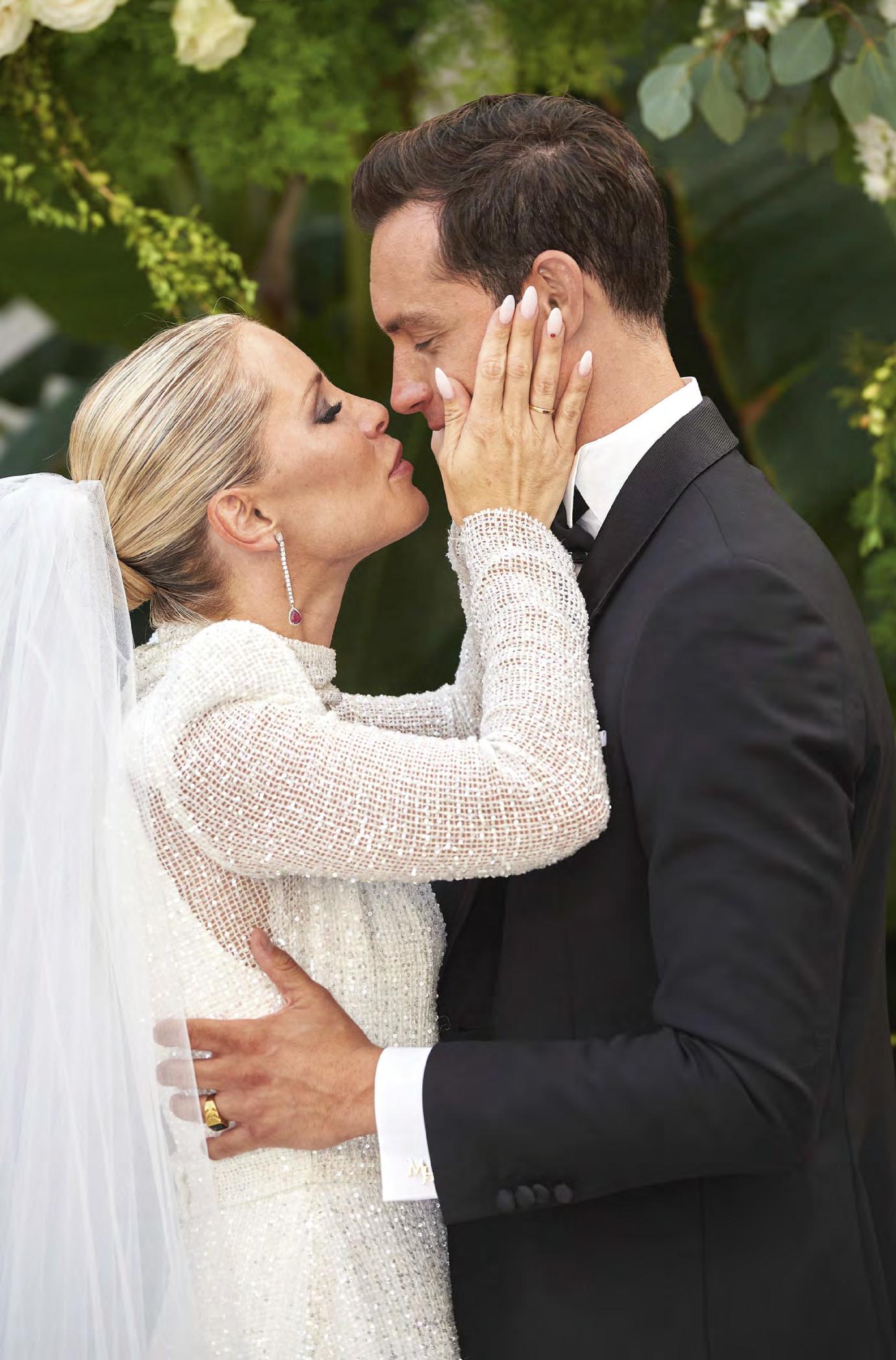 Soraya y Miguel Angel, una boda de película | REVISTA SEMANA - celebrity -  Read this story on Magzter.com, image size:1381x2096