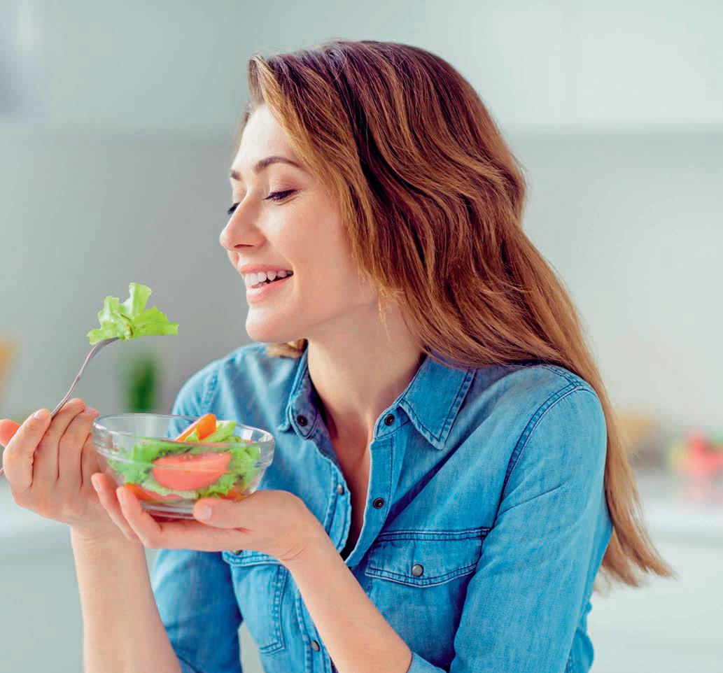 Vitaminas en el plato alimentos que recargan tu energía