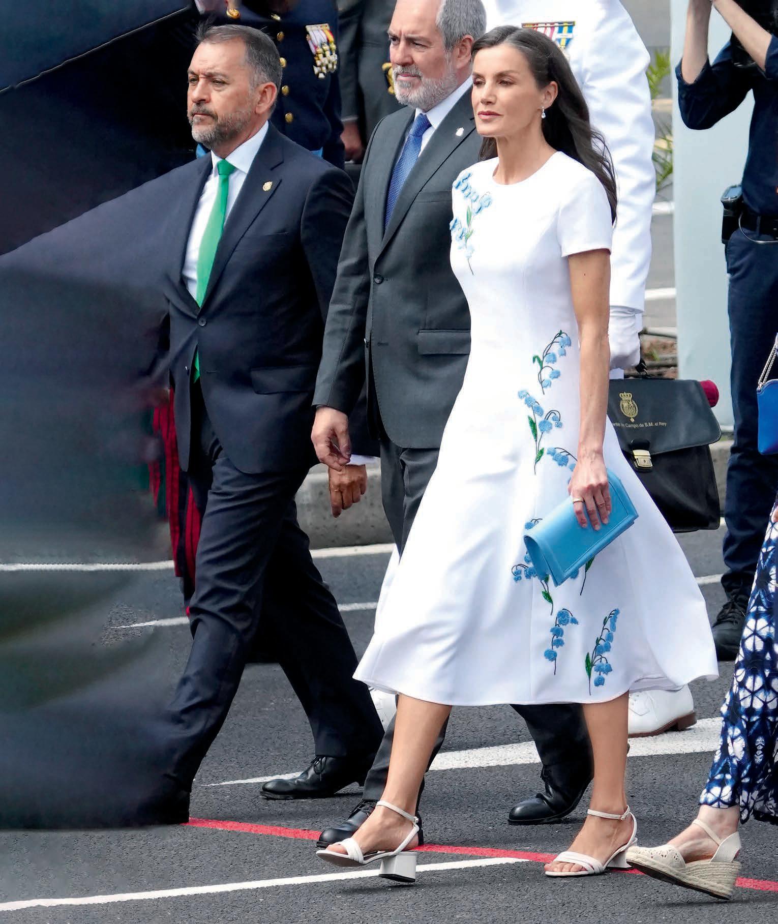 La Reina Letizia desfila con estilo en Canarias