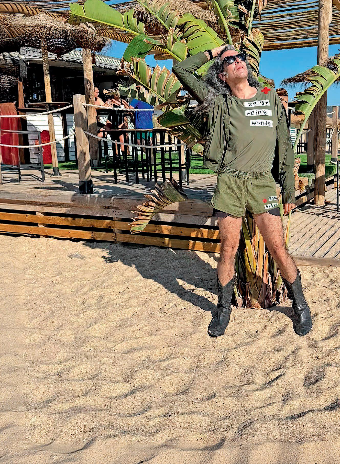 Mario Vaquerizo revoluciona Cádiz con su look playero