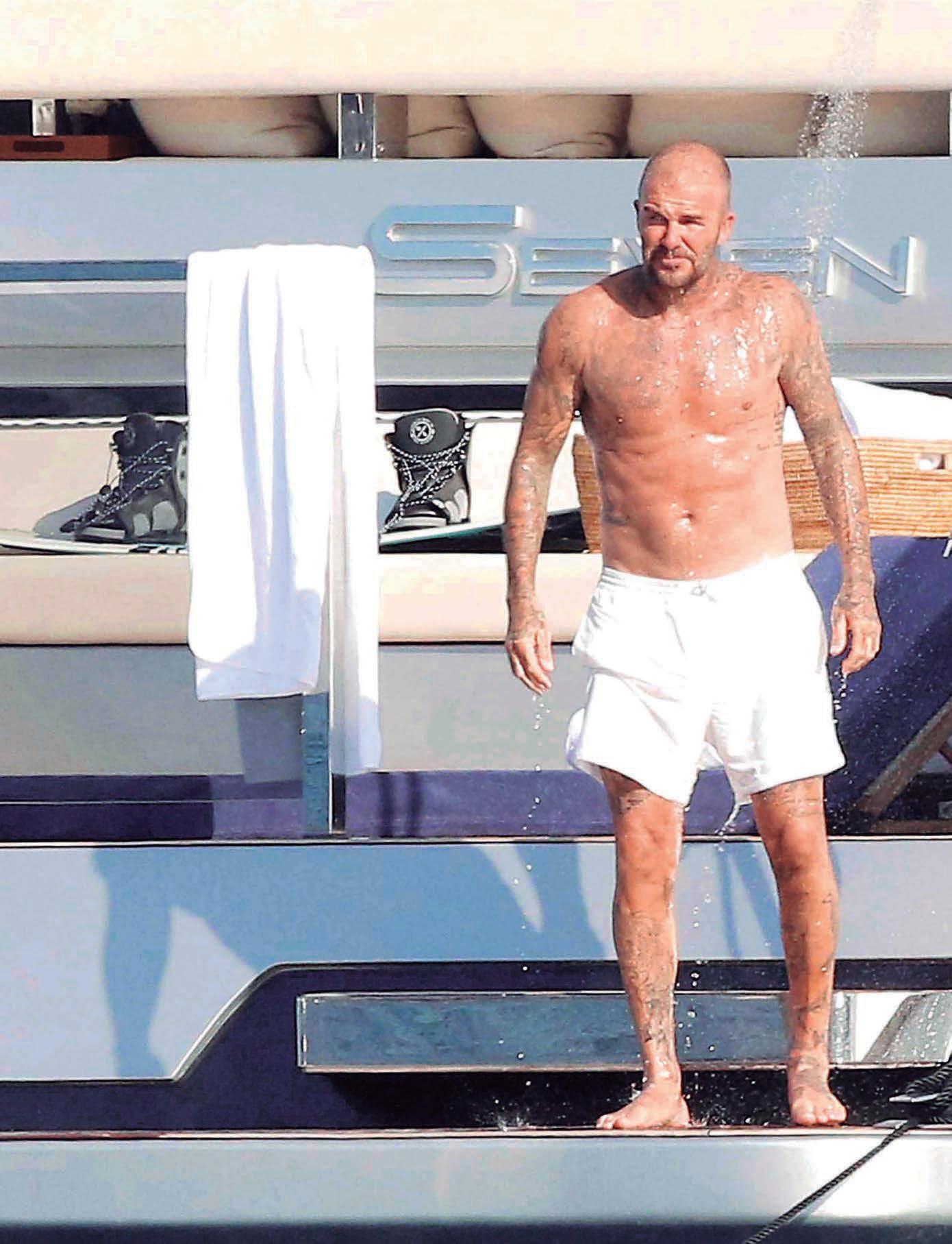 David y Victoria Beckham surcan los mares