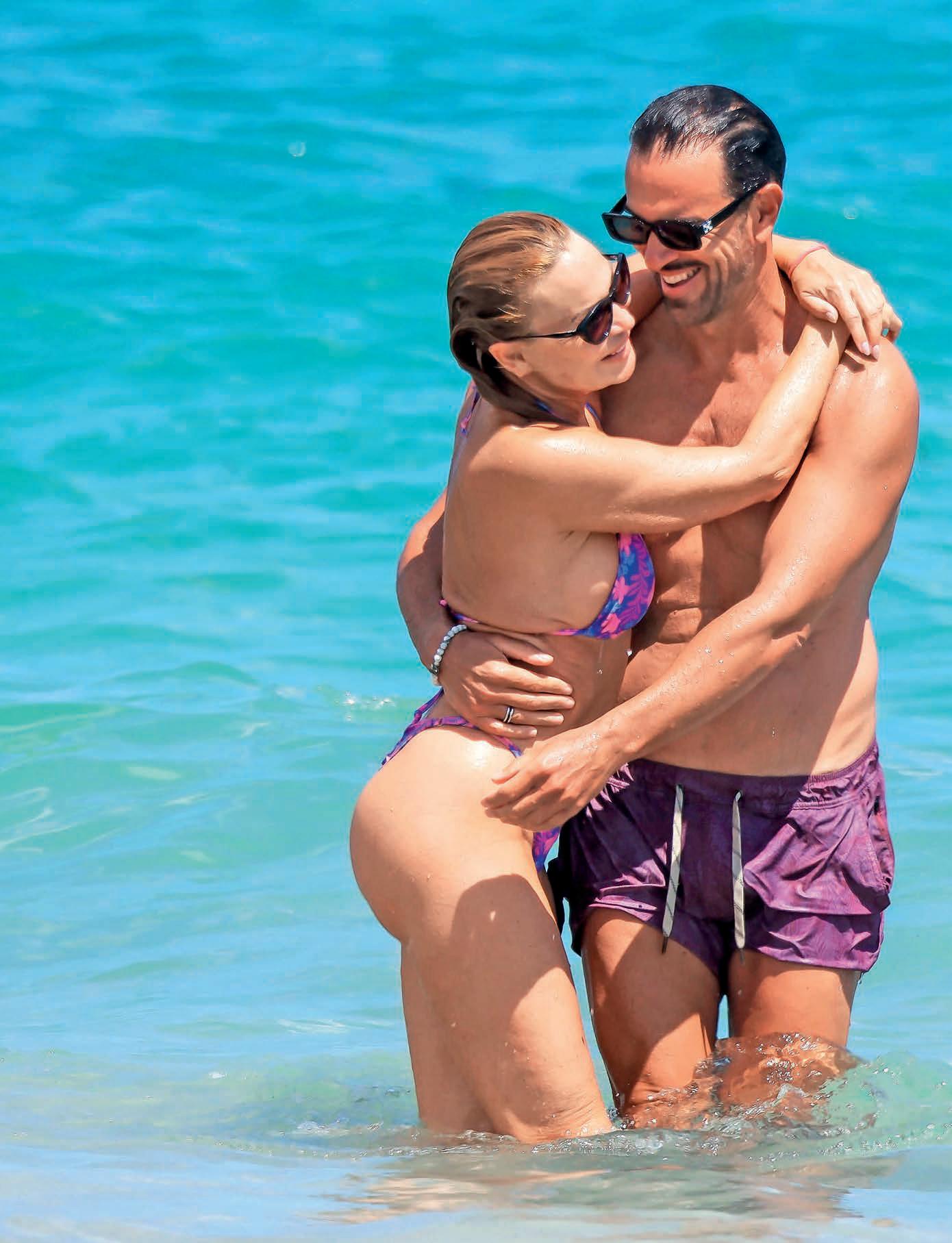Marlène Mourreau y Roberto Liaño, juntos en la playa