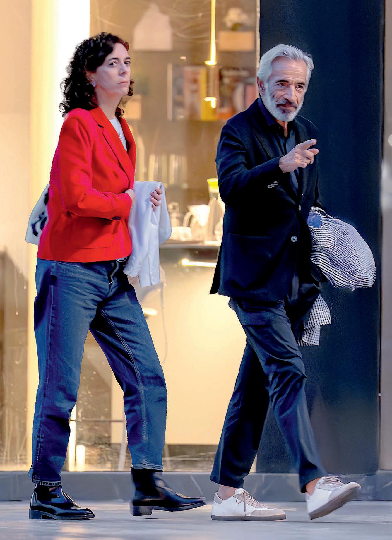 Imanol Arias, de paseo con su nueva pareja