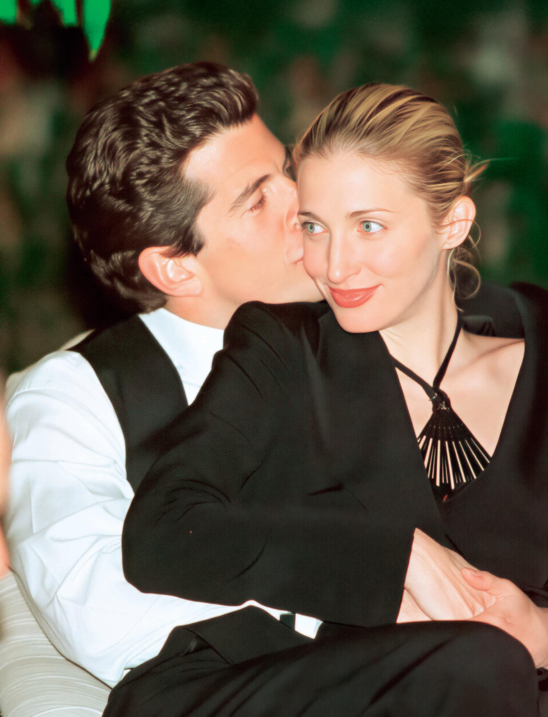 El último beso de John John Kennedy y Carolyn Bessette