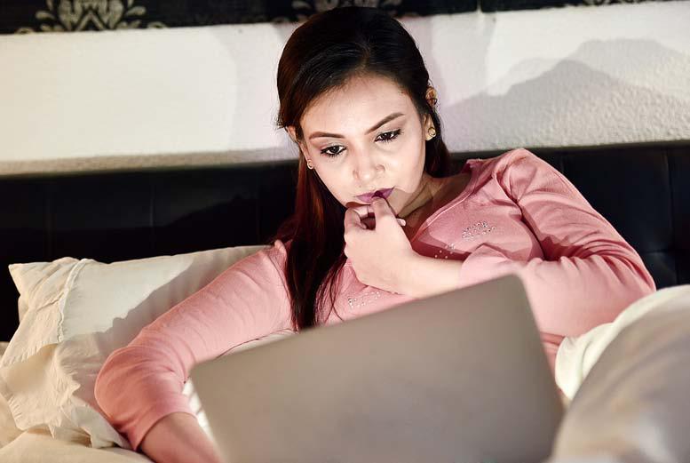ডুমস্ক্রোলিং ও মানসিক স্বাস্থ্য