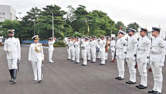 ভারতীয় নৌবাহিনীর ধবধবে সাদা ইউনিফর্মের প্রতি আলাদা ভালবাসা ছিল