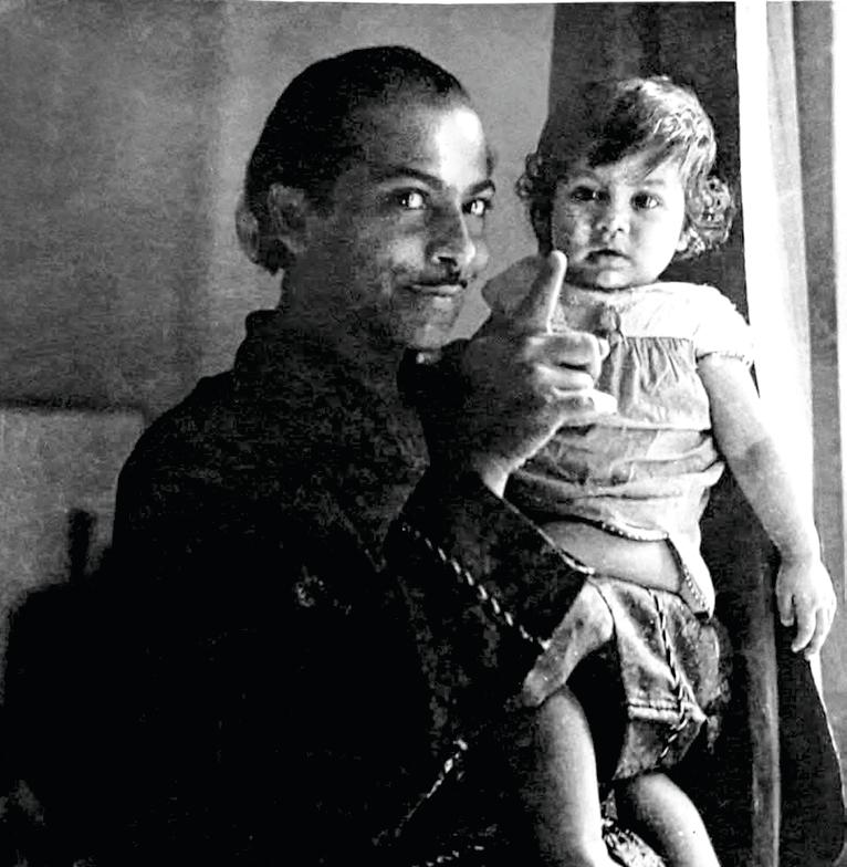 বাবা আবহকে সমান্তরাল চিত্রনাট্য বলে মনে করতেন, যাকে সুর দিয়ে বোঝাতে হয়।