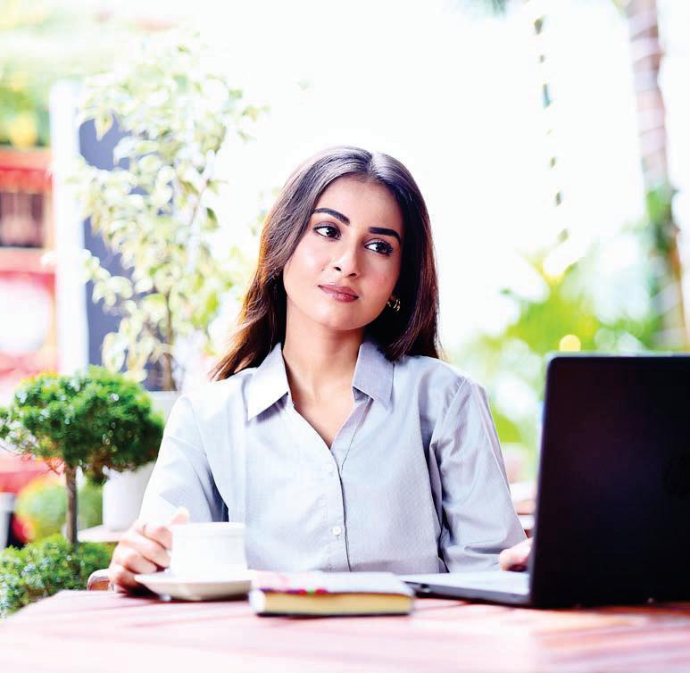 আর্থিক সচ্ছলতা ও ব্যক্তি স্বাধীনতায় মেয়েরা