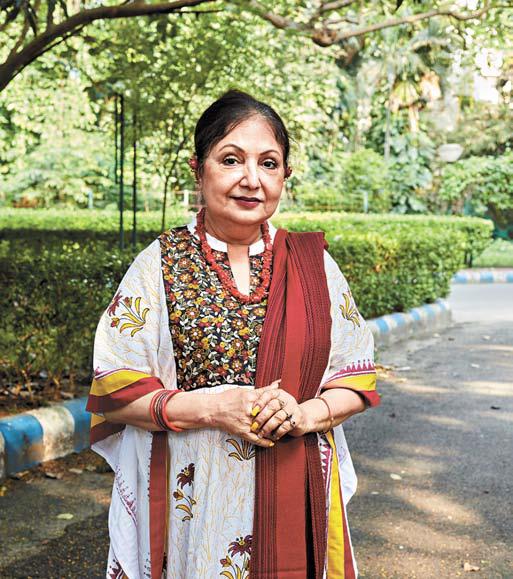 এখন মধ্যমেধার বড্ড ভিড়। আমার মনে হয়, মঞ্চে উঠতে গেলে নৃত্যমেধার প্রয়োজন।