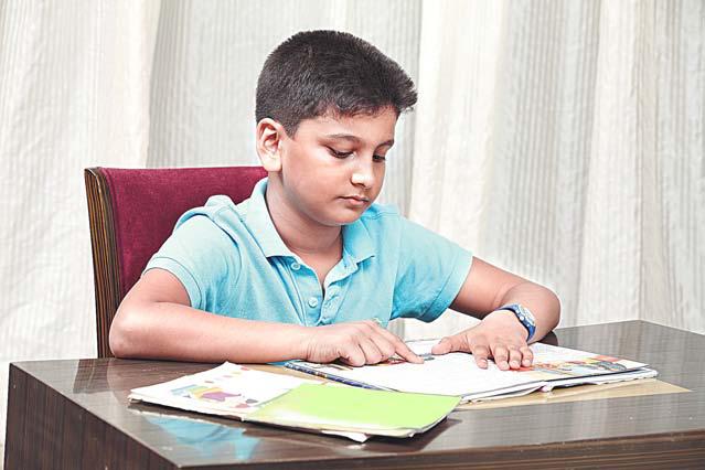 পড়ায় মনোযোগ নেই!