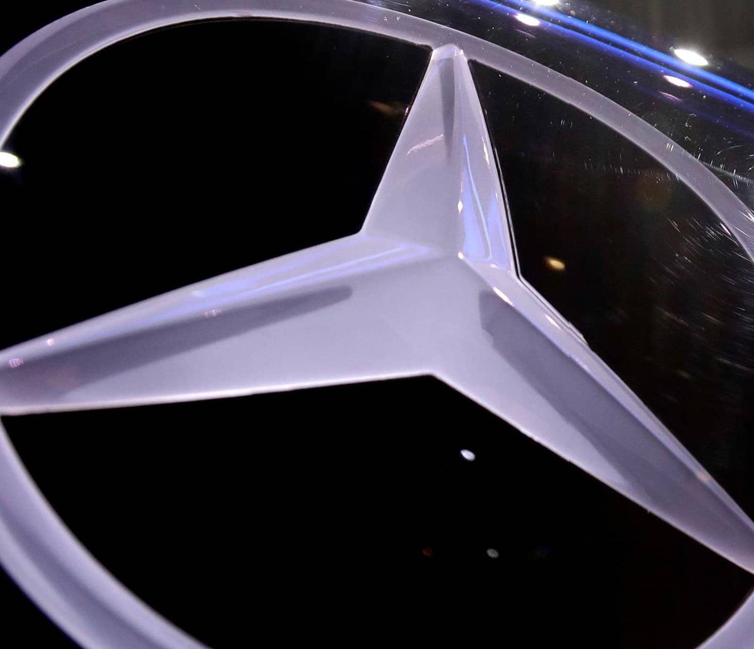 DAIMLER TRUCK, VOLVO TO MAKE FUEL CELLS IN EUROPE FROM 2025