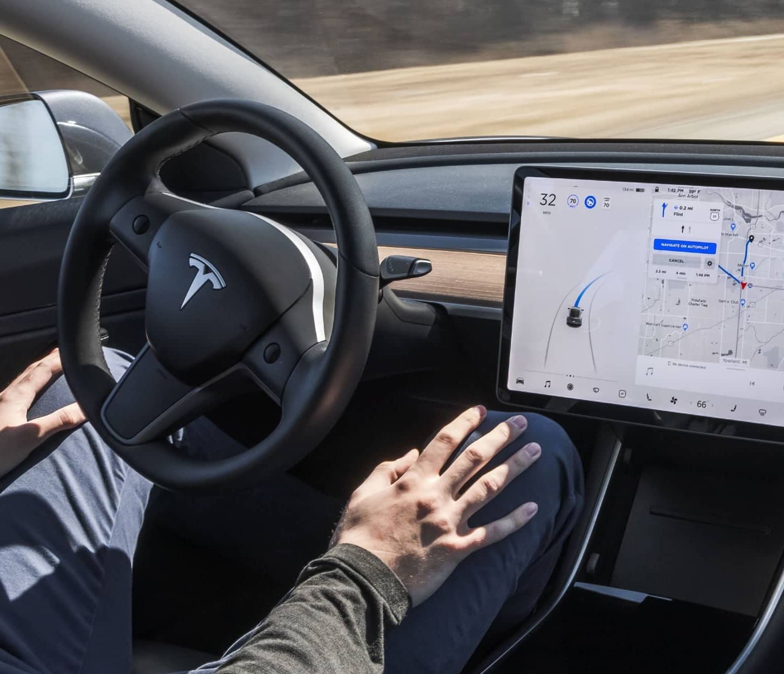 US ASKS TESLA HOW AUTOPILOT RESPONDS TO EMERGENCY VEHICLES