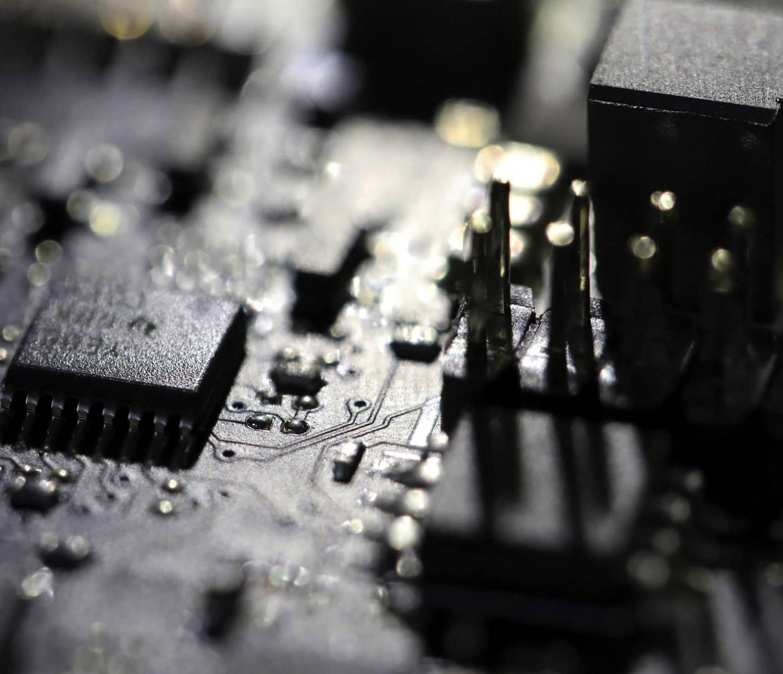 3 FORMER US OFFICIALS CHARGED IN UAE HACKING SCHEME