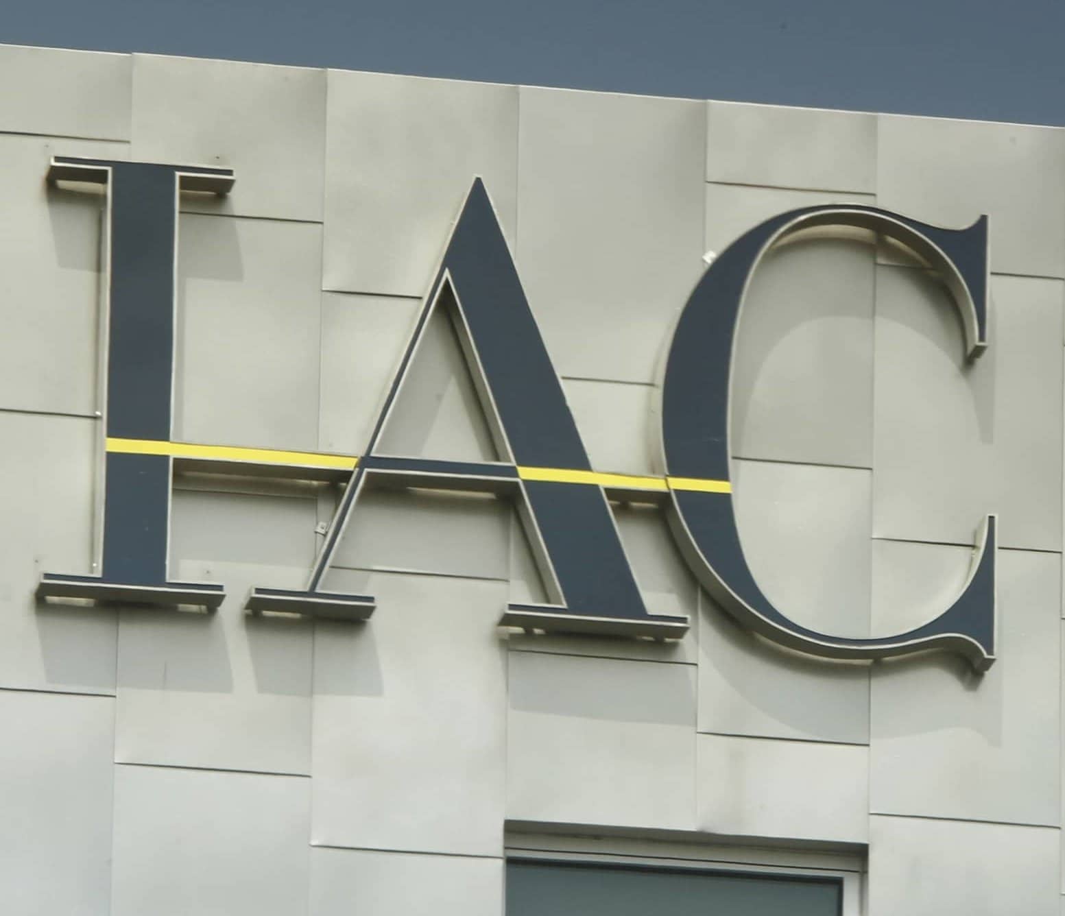 BARRY DILLER'S IAC BUYING MAGAZINE CO MEREDITH FOR $2B