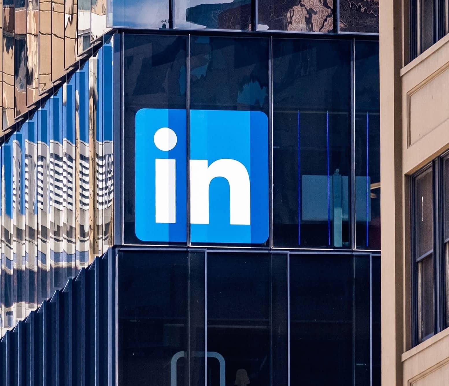 MICROSOFT SHUTTING DOWN LINKEDIN IN CHINA