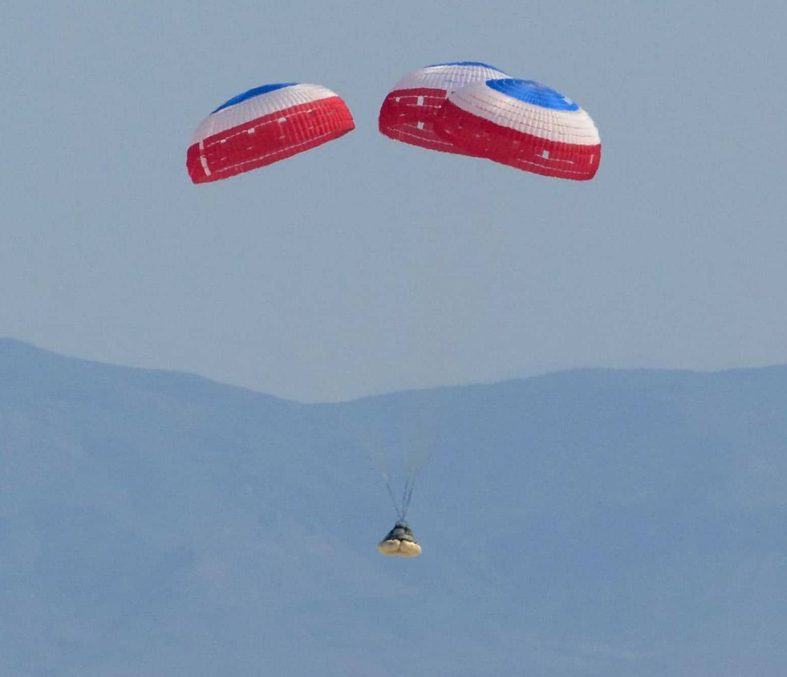 BOEING CAPSULE LANDS BACK ON EARTH AFTER SPACE SHAKEDOWN