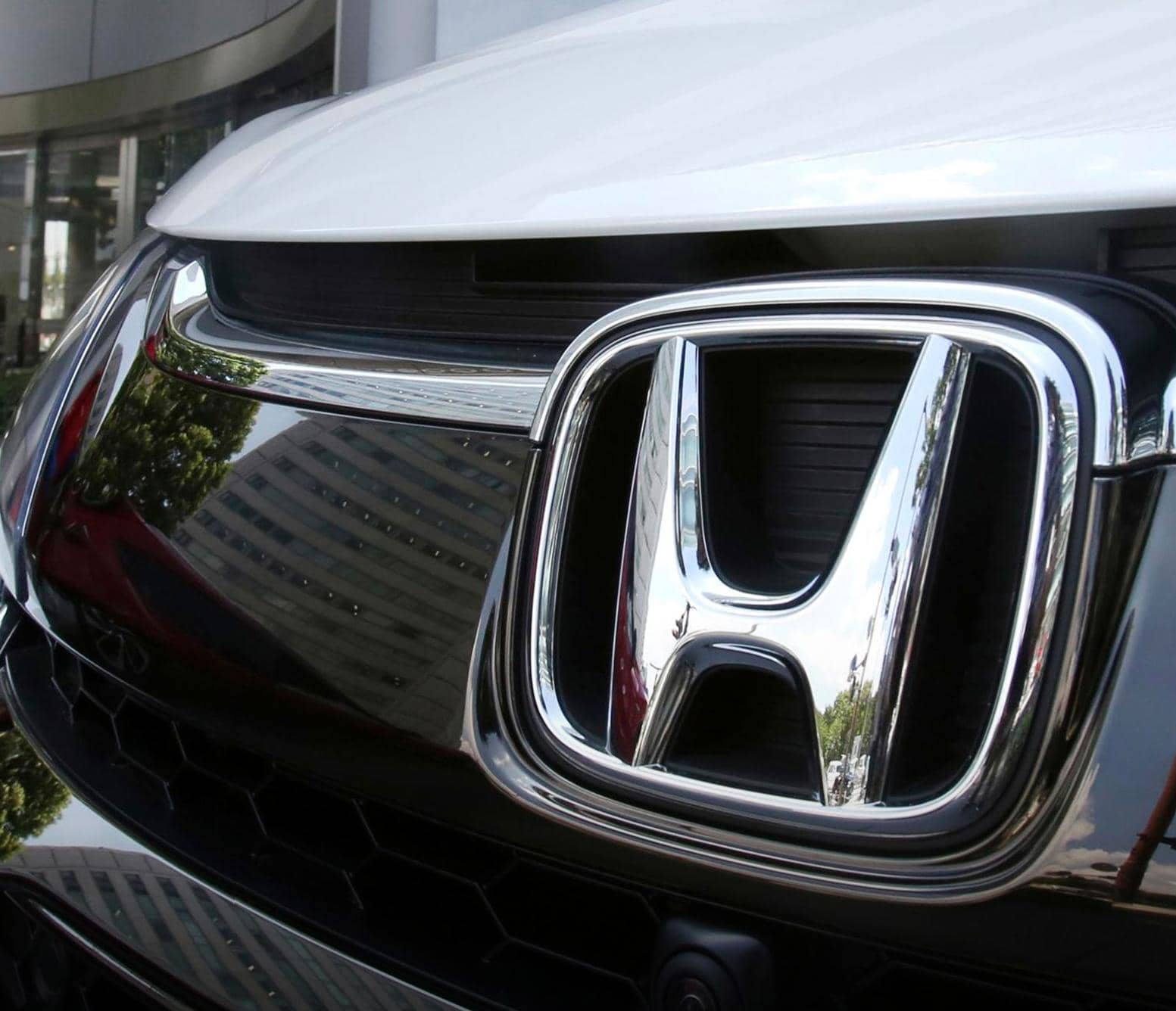 JAPAN'S HONDA SEES DECLINING PROFITS ON SEMICONDUCTOR CRUNCH