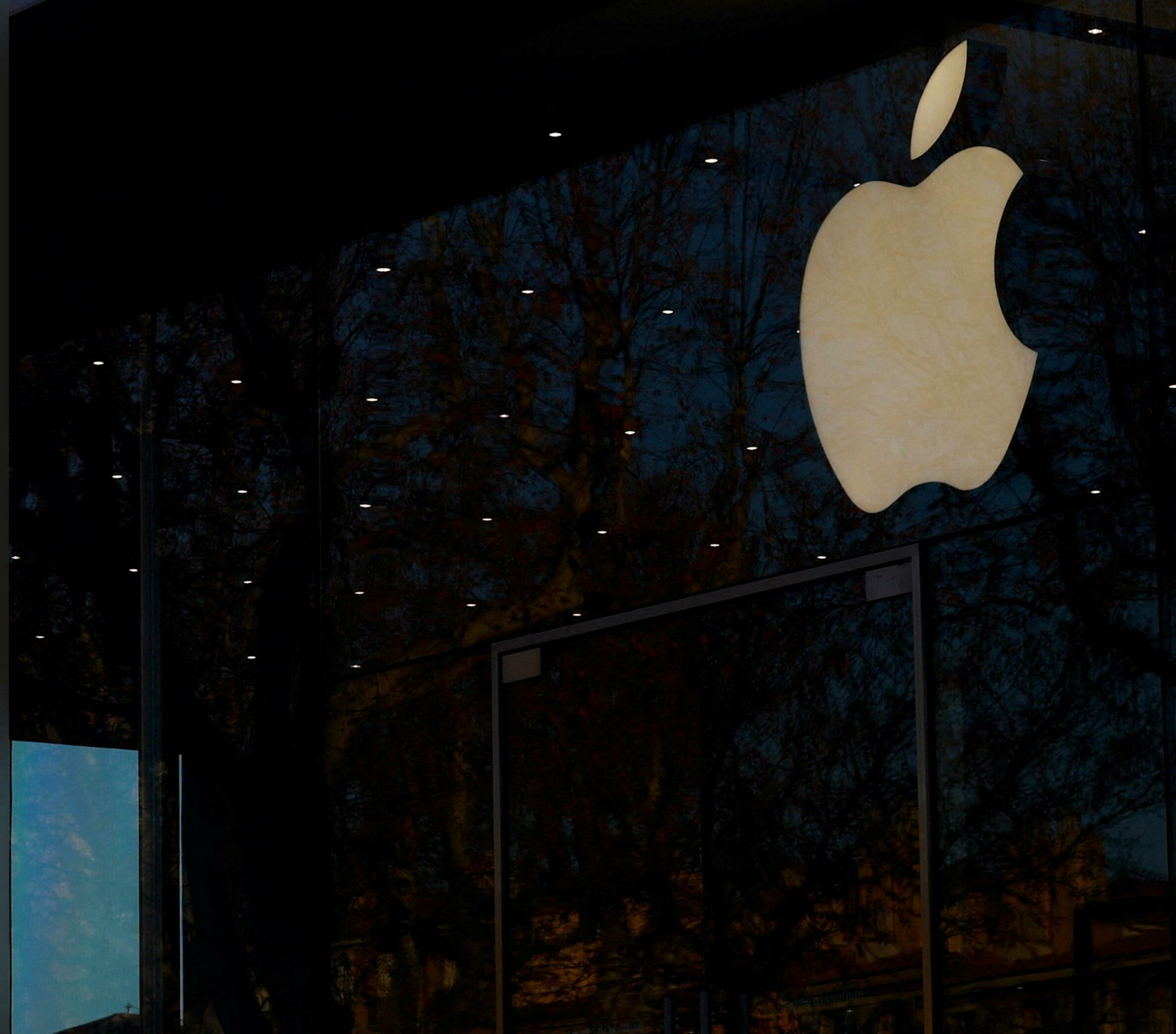 APPLE REPORTEDLY WEIGHED ACQUISITIONS OF MISTRAL AND PERPLEXITY AS AI RACE INTENSIFIES