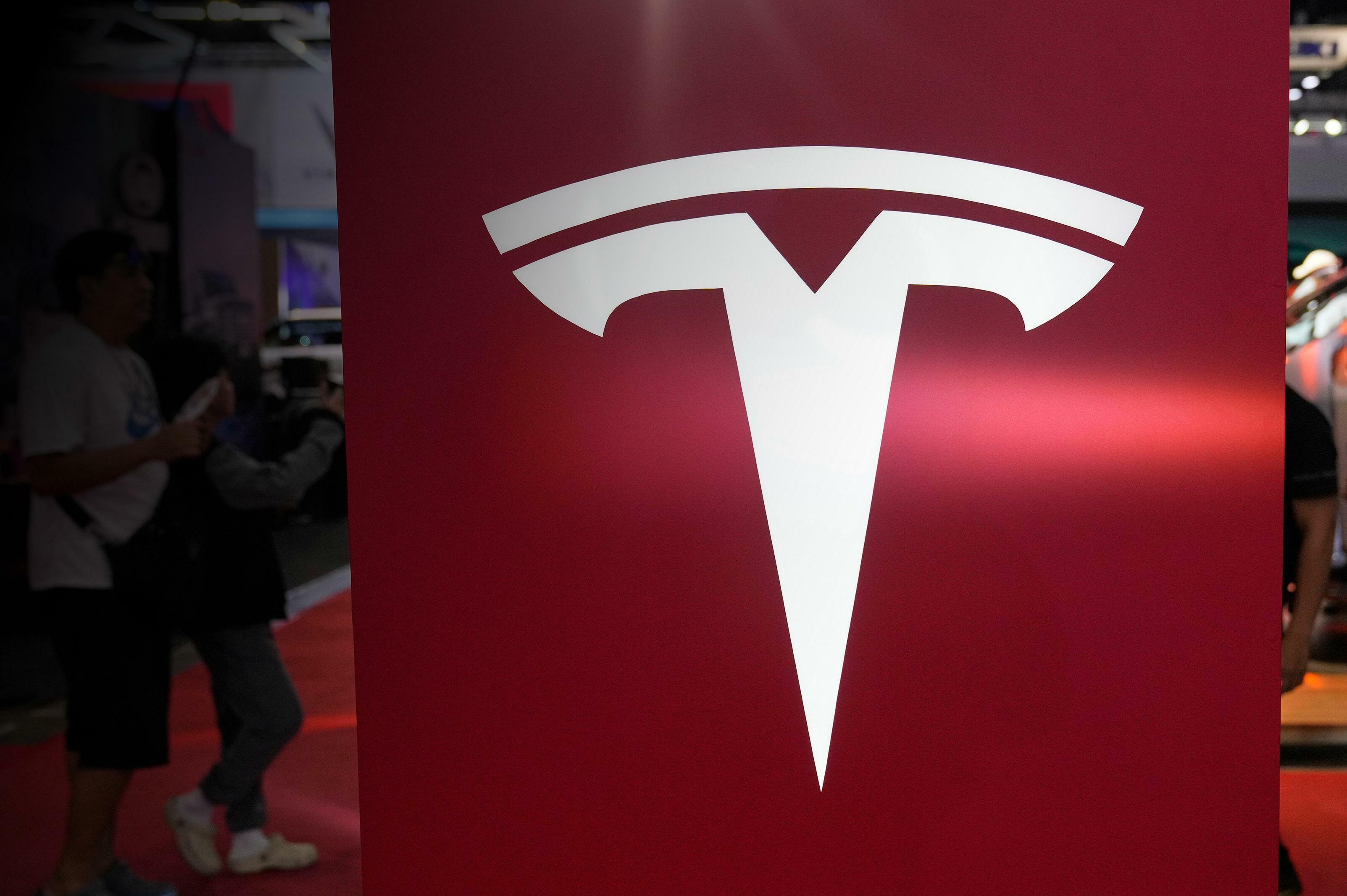 TESLA POSTS STRONGEST QUARTER OF 2025 AS EV TAX CREDIT EXPIRES