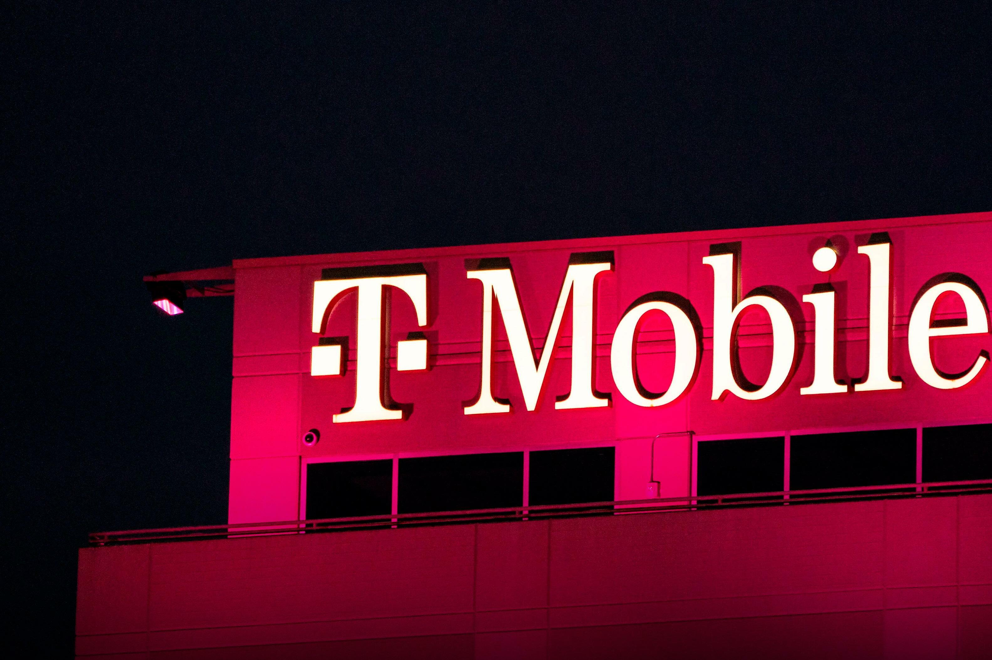 T-MOBILE AND STARLINK EXPAND SATELLITE SERVICE, NOW SUPPORTING KEY APPS