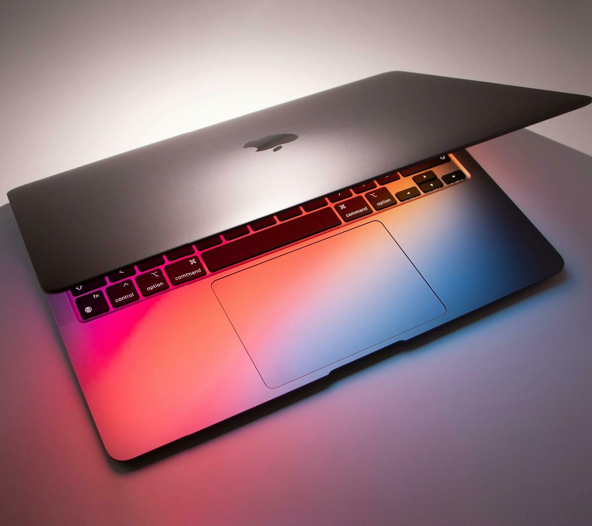 APPLE RELEASES MACOS TAHOE 26.1 DEVELOPER BETA 2 AMID GROWING USER CRITICISM OVER PERFORMANCE AND STABILITY
