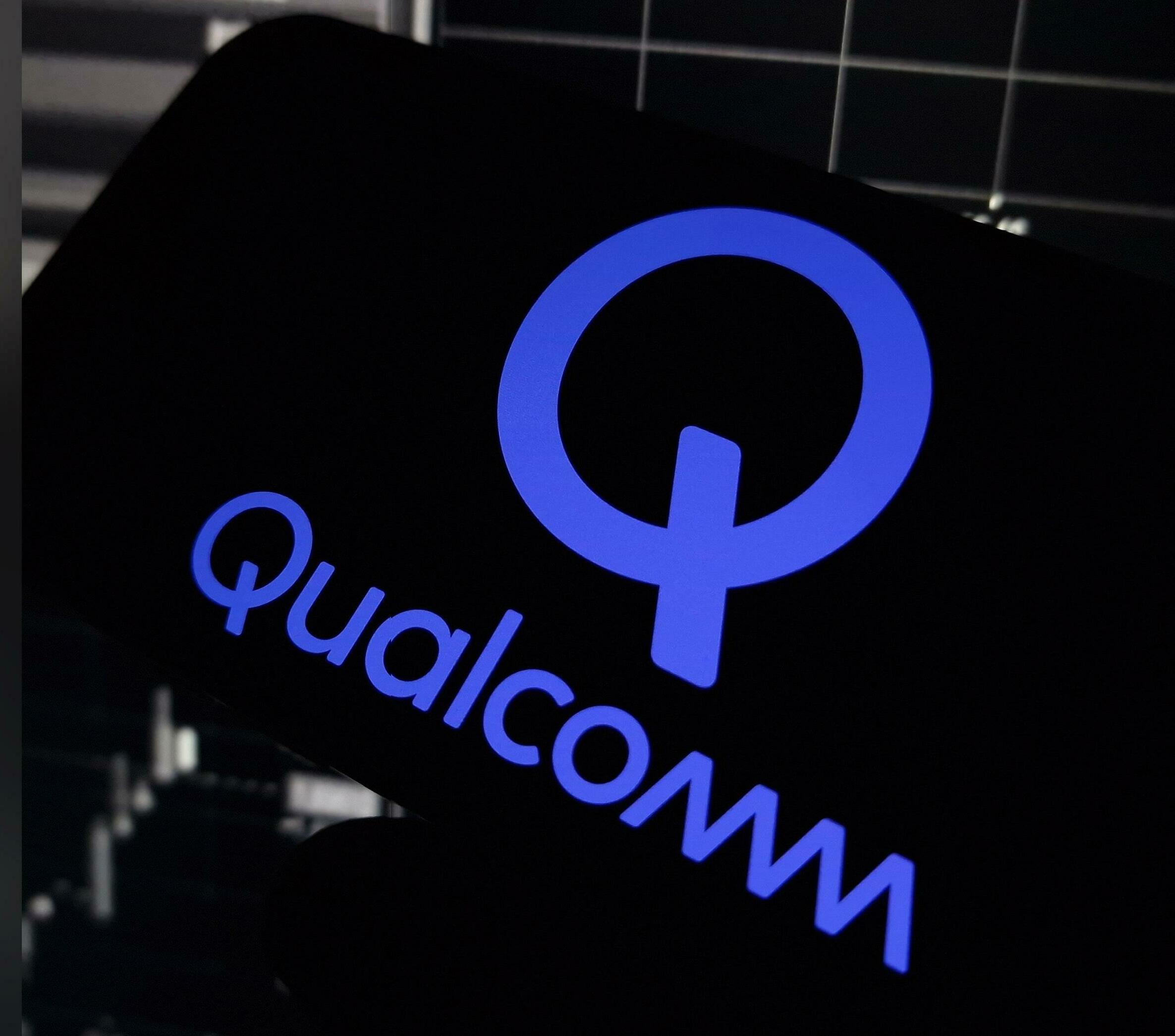 QUALCOMM STOCK SOARS 22% AFTER REVEALING NEW AI MICROCHIP TO RIVAL NVIDIA