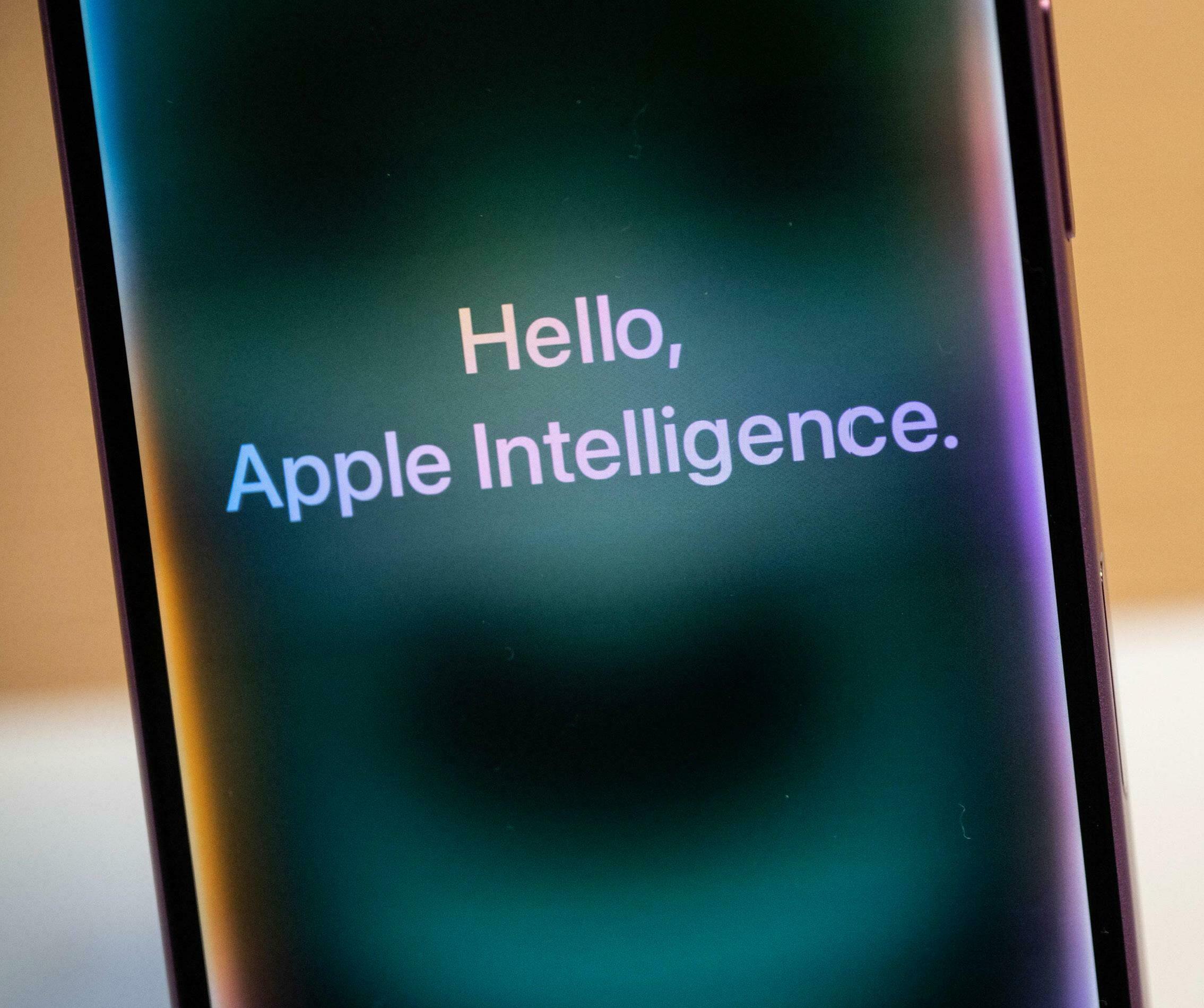 APPLE NEARS $1 BILLION-A-YEAR DEAL TO USE GOOGLE'S GEMINI AI IN SIRI AND APPLE SERVICES