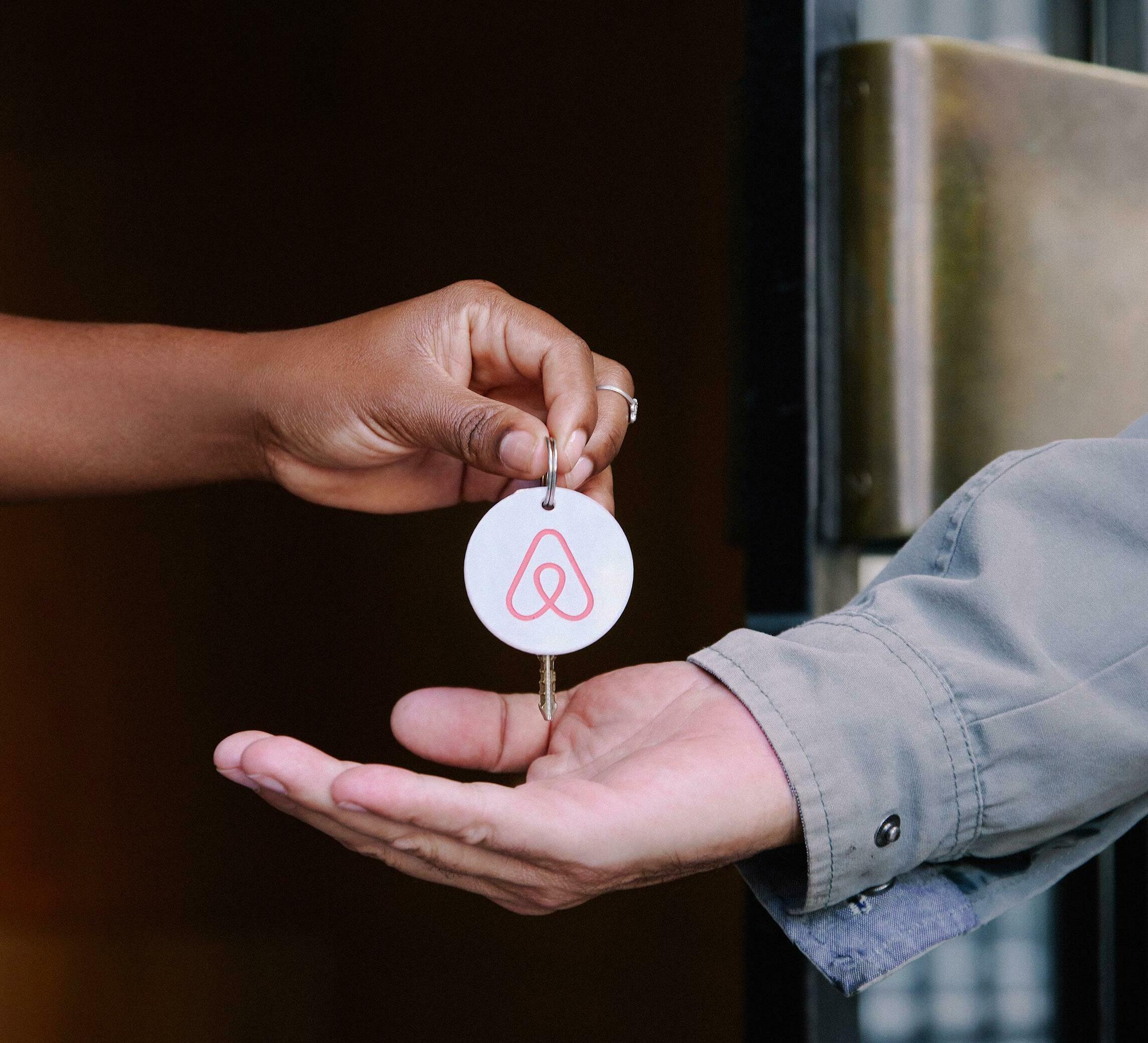 AIRBNB TESTS INSTACART INTEGRATION TO LET GUESTS ORDER SUPPLIES AHEAD OF THEIR STAYS