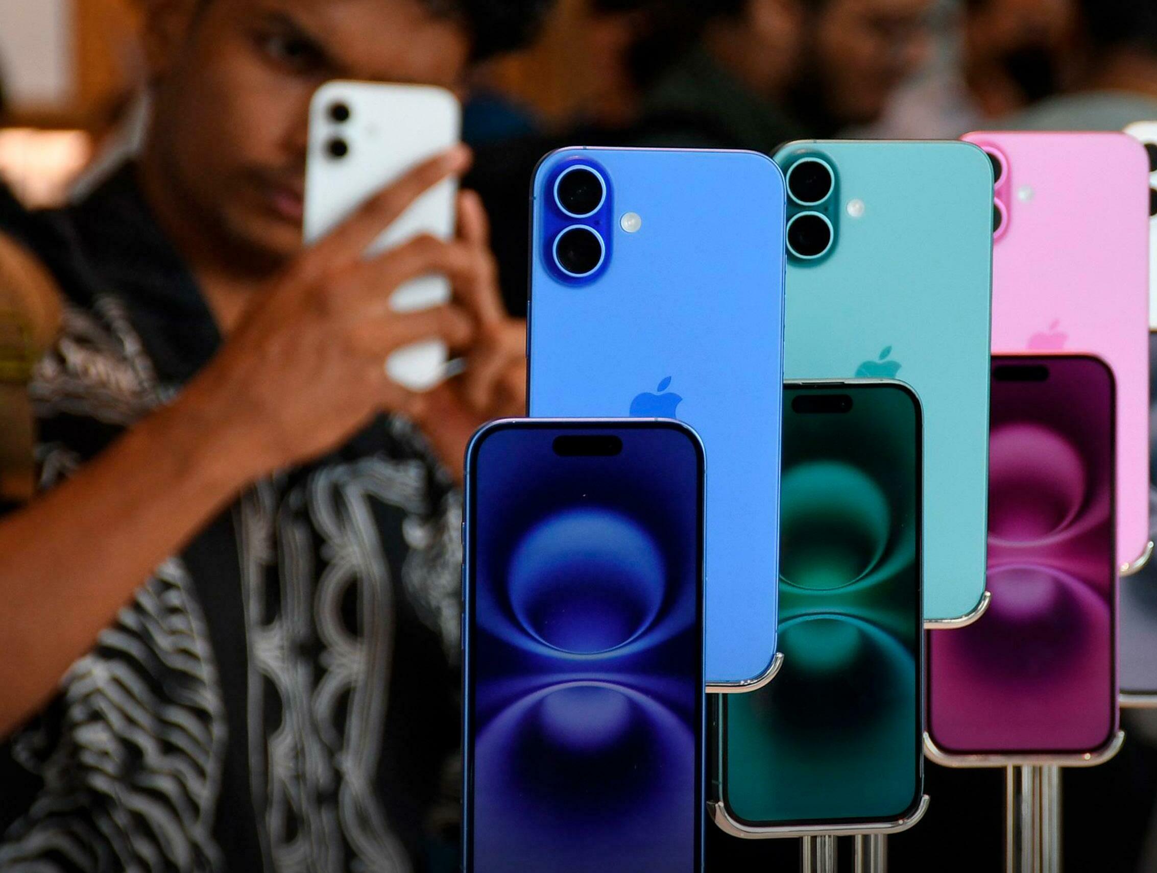 IPHONE ASSEMBLY SHIFTS TO INDIA AS CHINA RELIANCE REMAINS