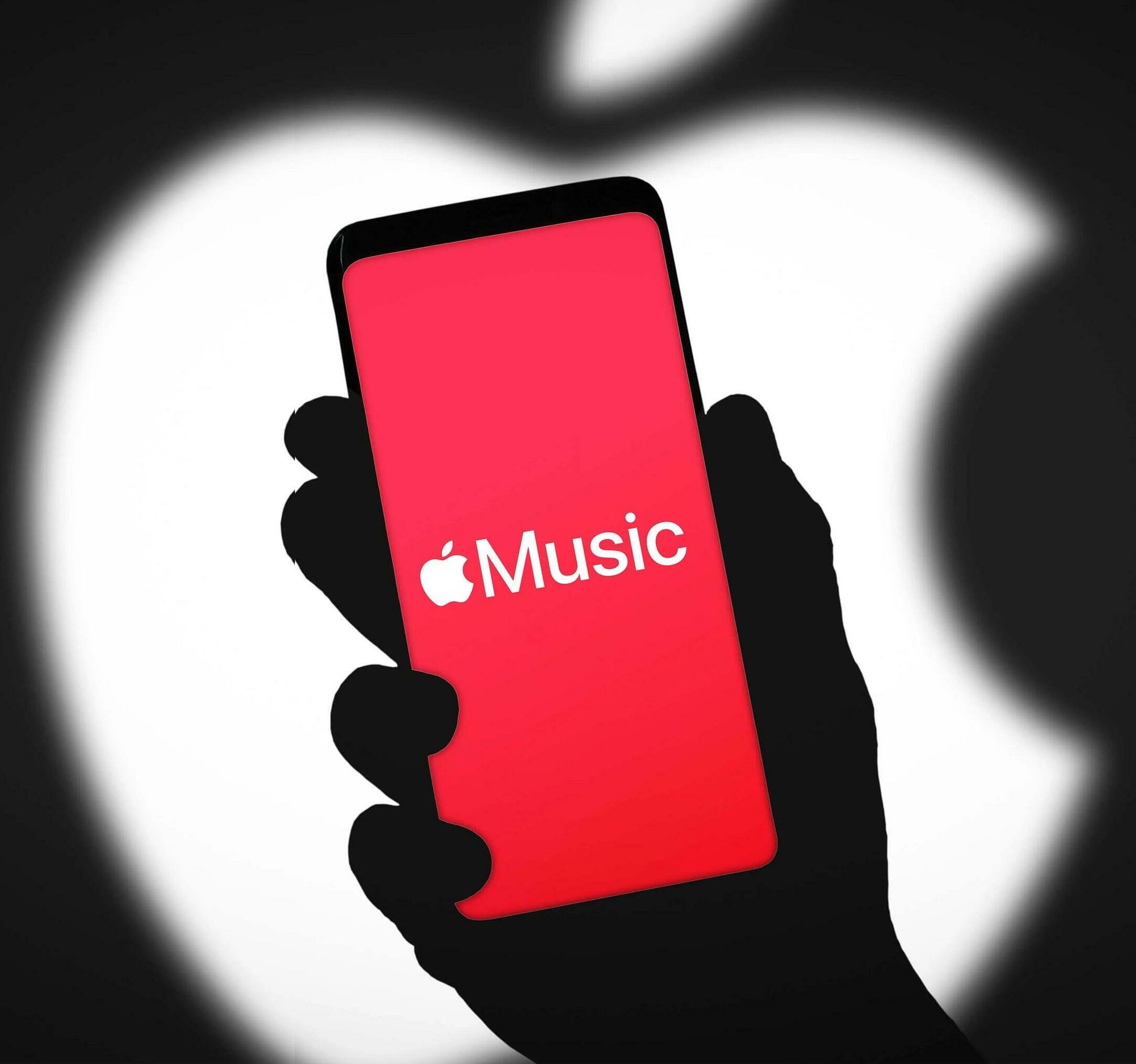 OLDER TRACKS SET TO DOMINATE APPLE'S 2025 YEAR-END MUSIC LISTS AS INDUSTRY DYNAMICS SHIFT