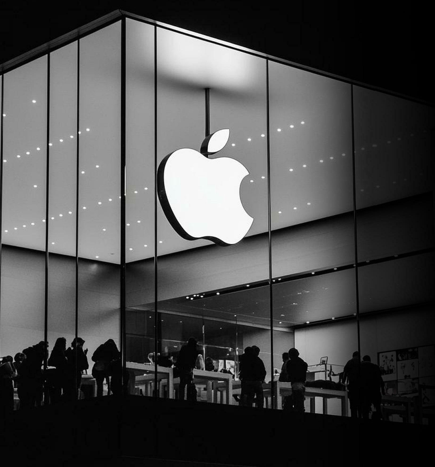 Stores A DEEPER LOOK BEHIND THE SCENES OF A GLOBAL RETAIL OPERATION
