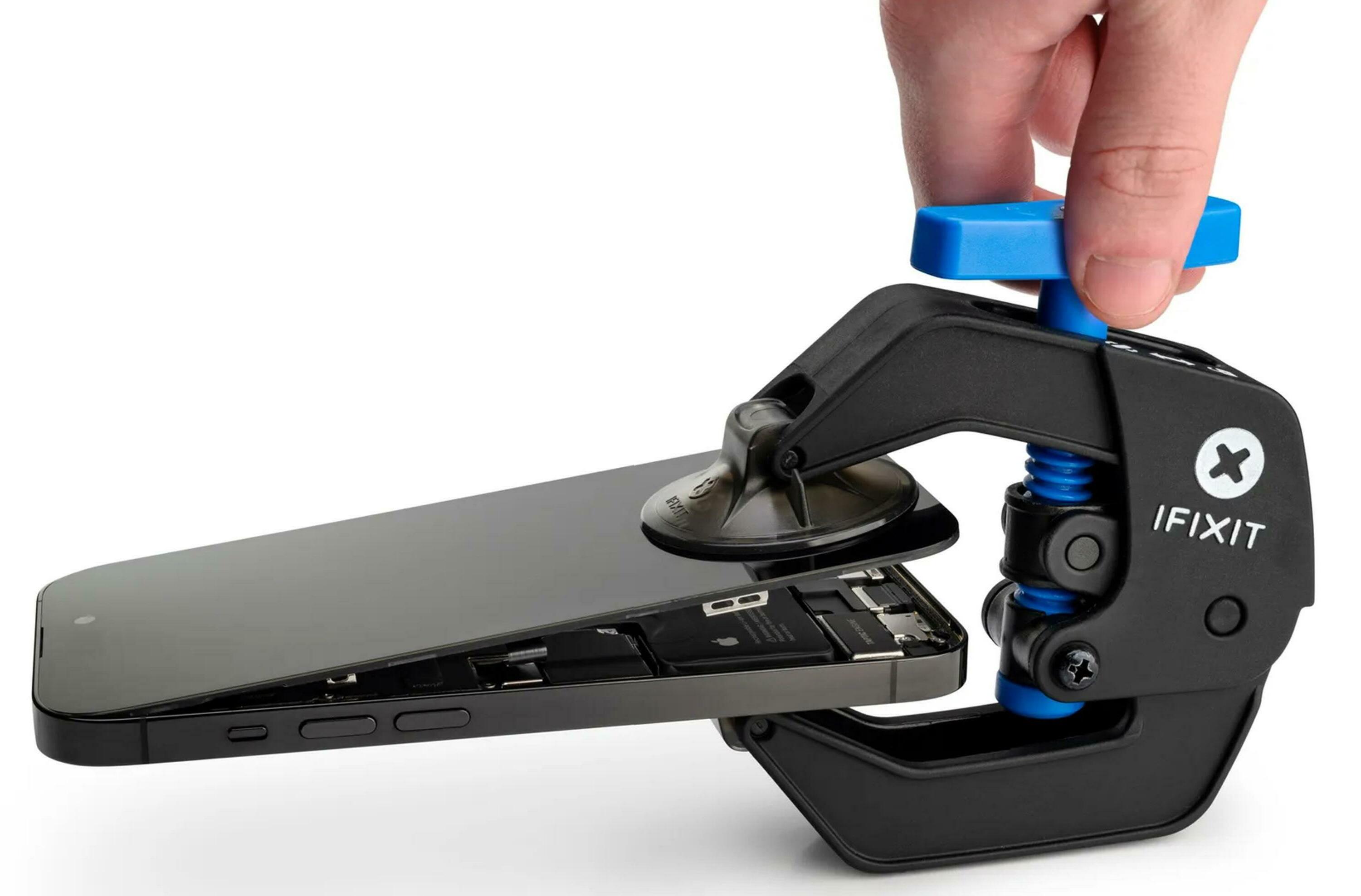 IFIXIT LAUNCHES FIXBOT, A CAMERA-ASSISTED CHATBOT BUILT TO GUIDE EVERYDAY TECH REPAIRS