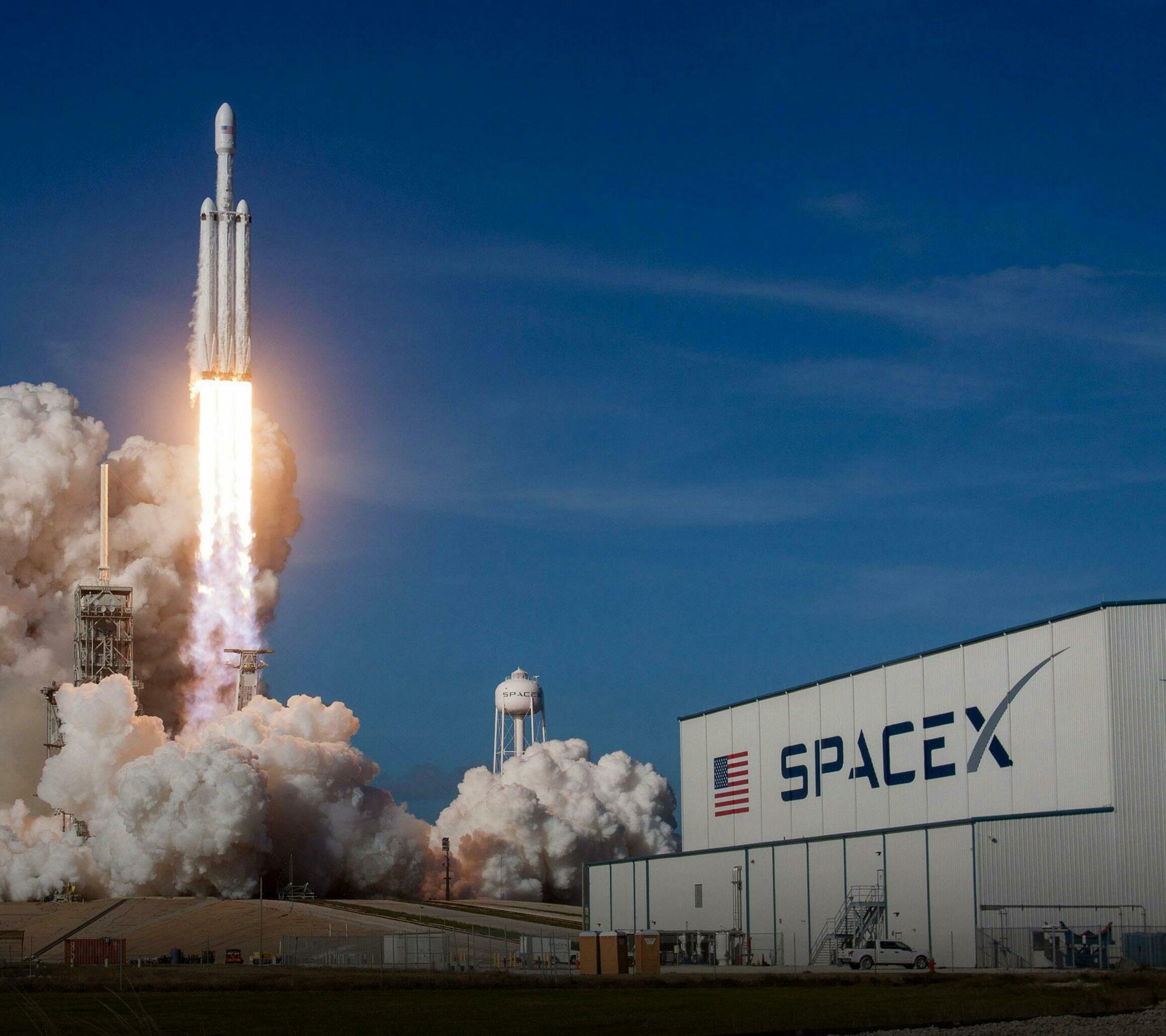 SPACEX CONSIDERS MEGA IPO AS VALUATION NEARS $1.5 TRILLION