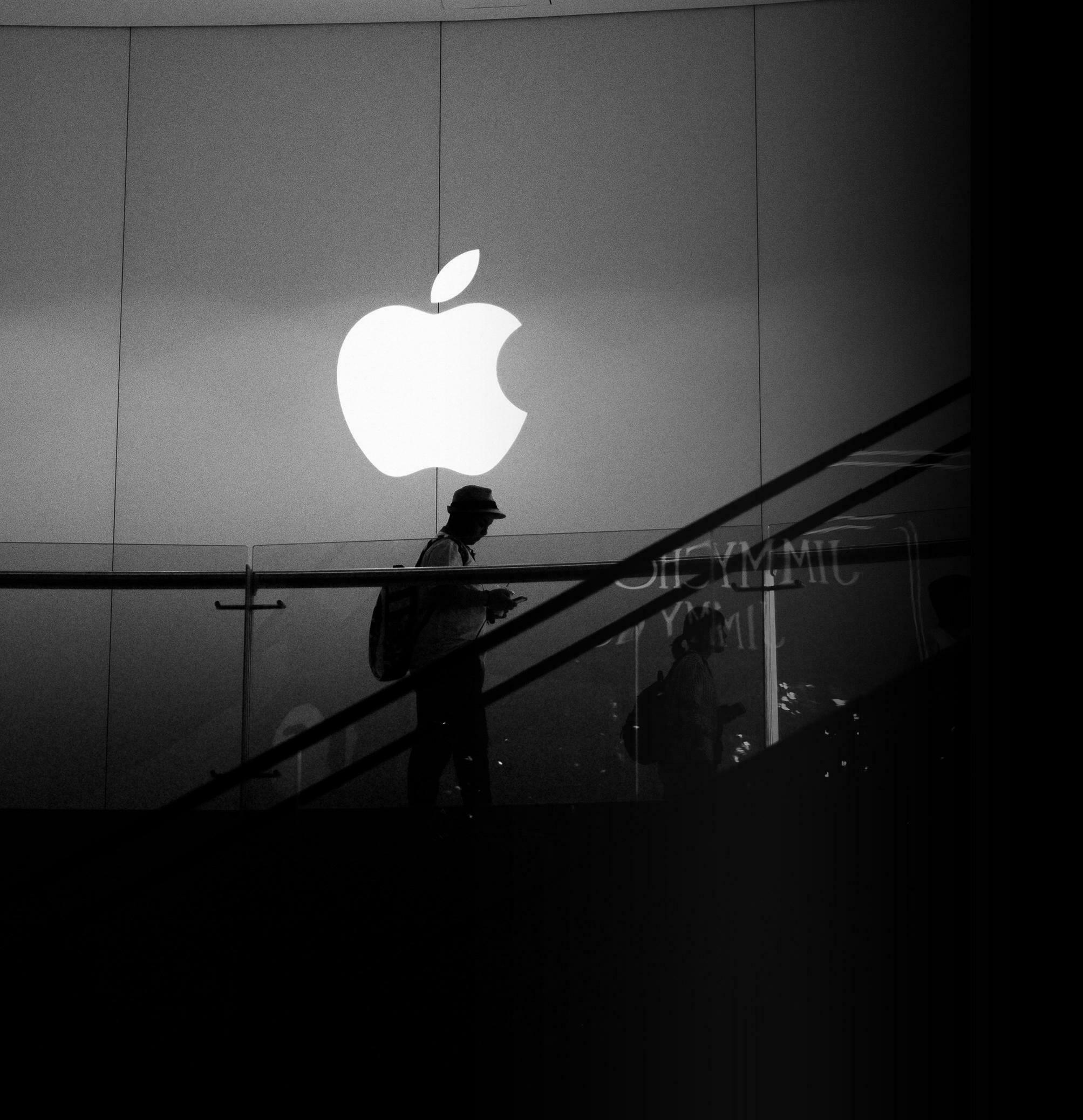 2.5 Billion ACTIVE DEVICES DRIVE RECORD PERFORMANCE ACROSS THE HARDWARE LINEUP