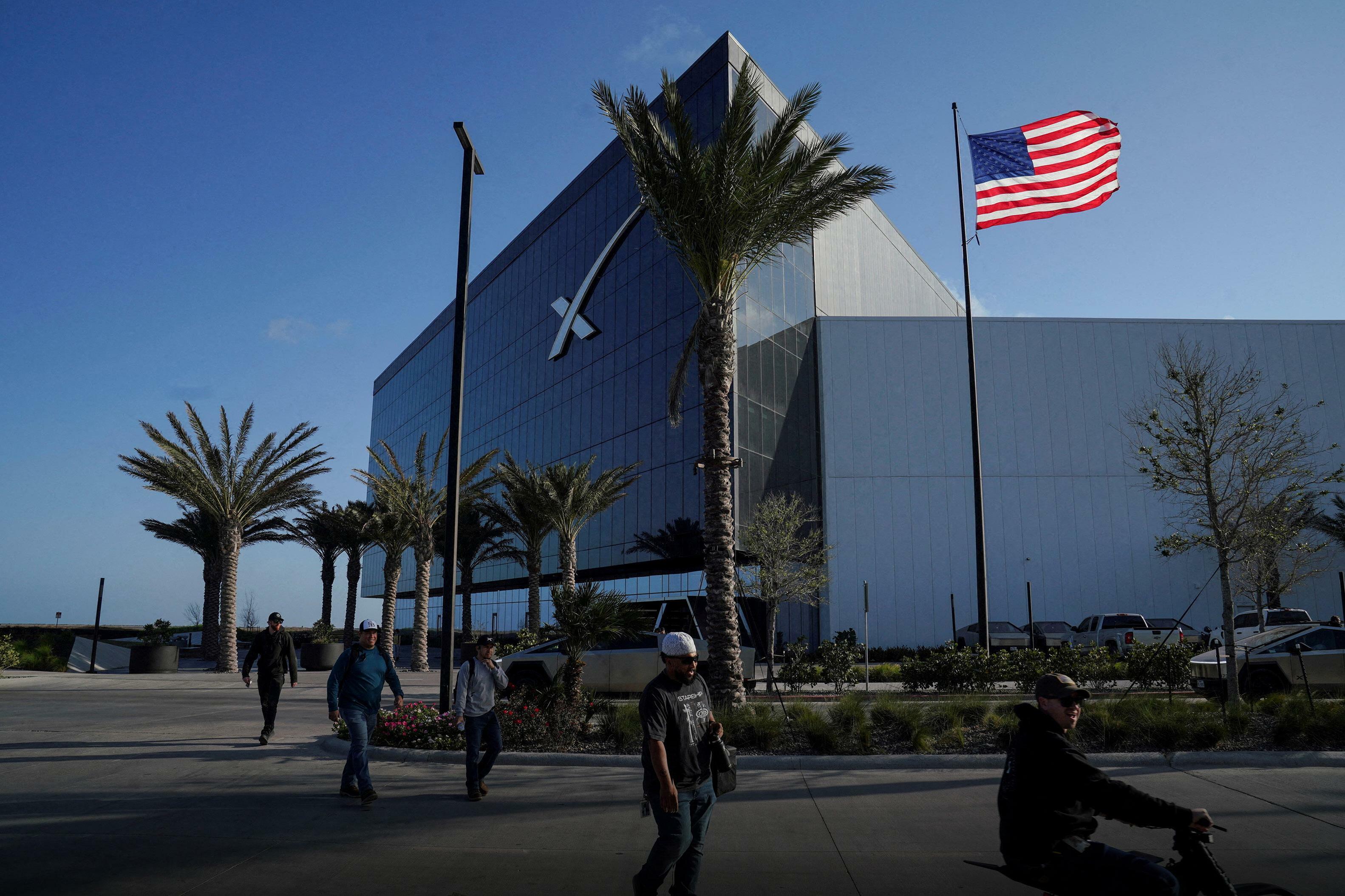 MORGAN STANLEY'S E*TRADE IN TALKS TO LEAD SPACEX IPO ACCESS FOR SMALL INVESTORS