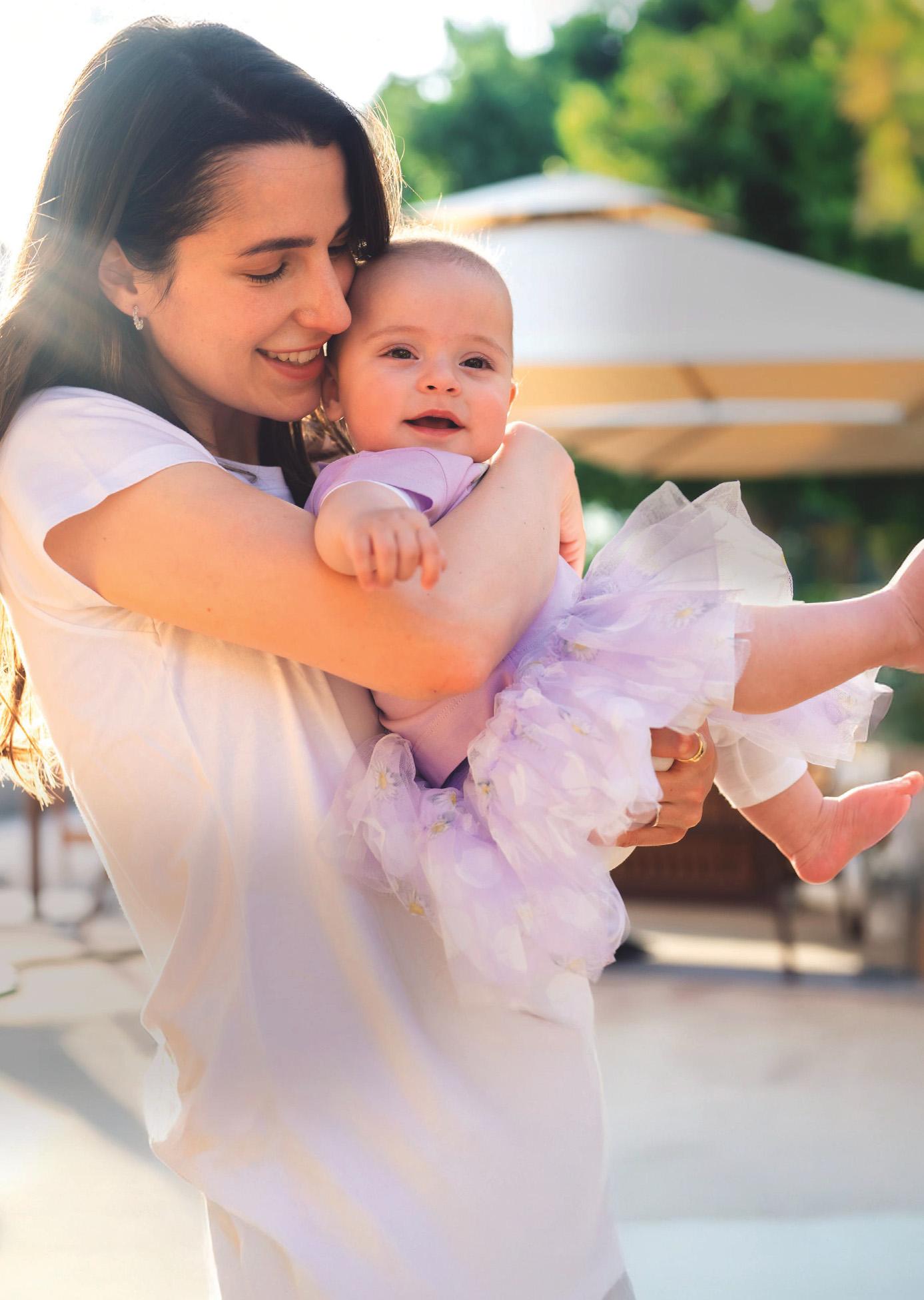 LAS EMOTIVAS FOTOS DE RANIA Y RAJWA DE JORDANIA CON LA PEQUEÑA IMAN