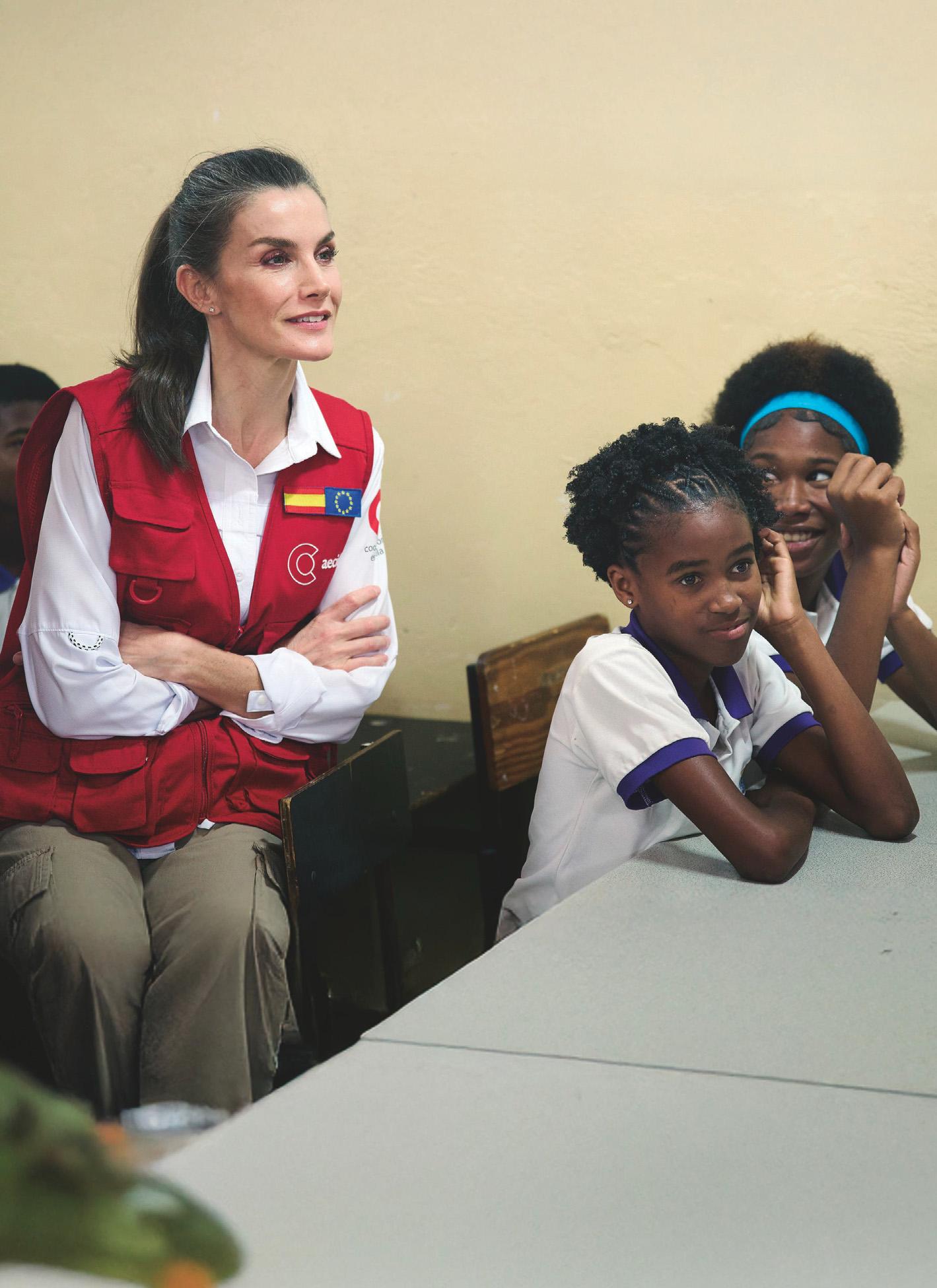 DONA LETIZIA REINA DE LOS ABRAZOS Y LOS GESTOS DE CARIÑO EN ÁFRICA