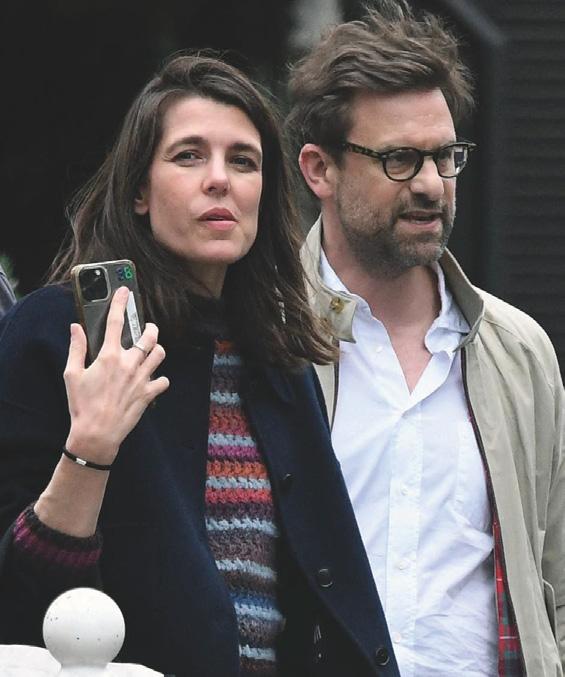 CARLOTA CASIRAGHI Y NICOLÁS MATHIEU ROMÁNTICO PASEO POR LA CIUDAD DEL AMOR AL CUMPLIR UN AÑO DE RELACIÓN