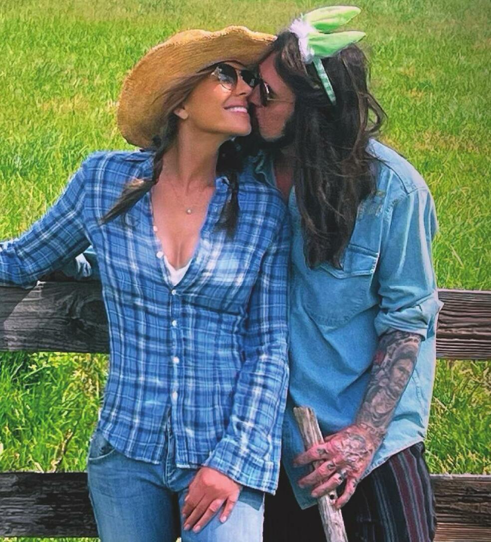 ELIZABETH HURLEY Y BILLY RAY CYRUS UNA NUEVA PAREJA QUE HA SORPRENDIDO AL MUNDO