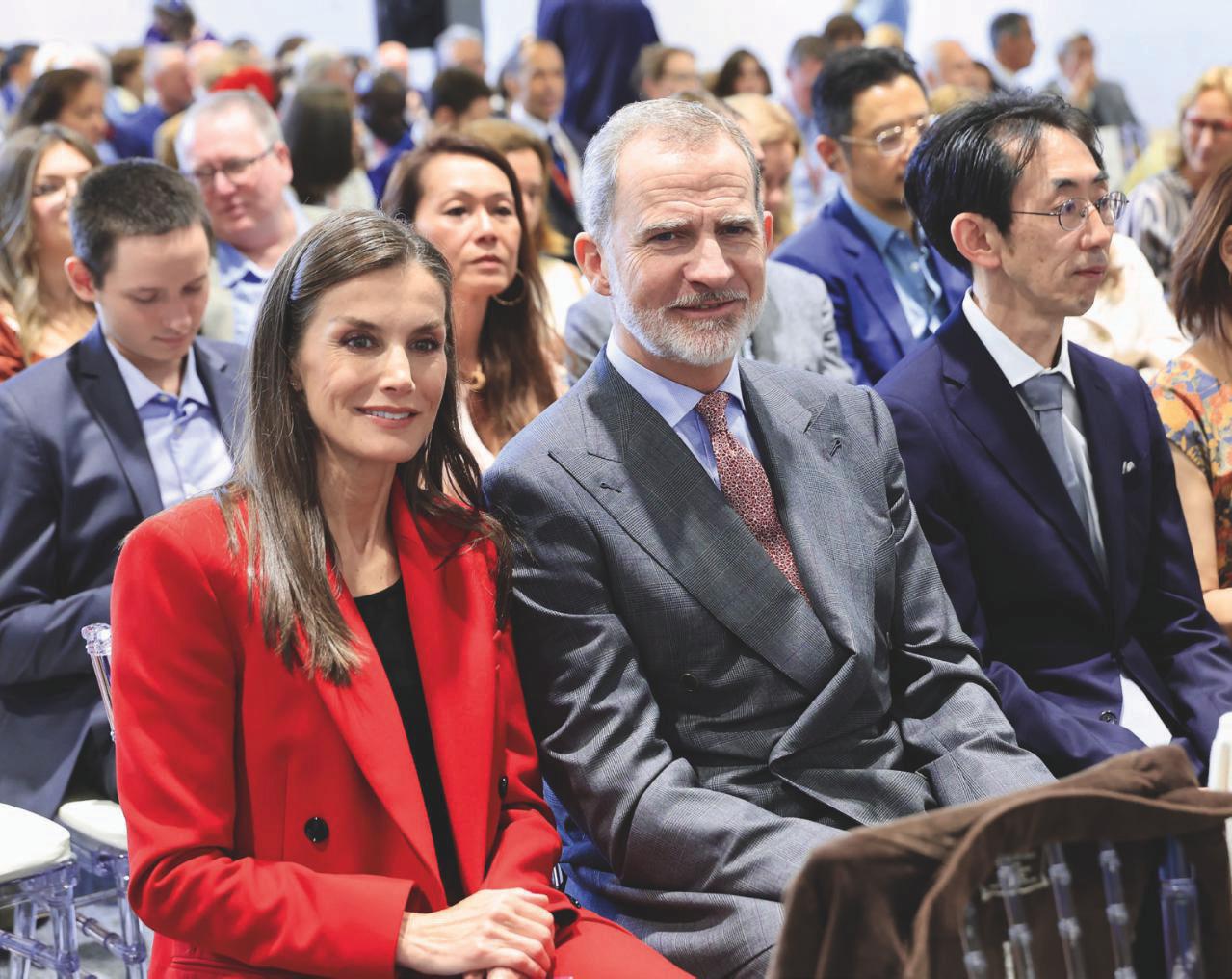 Termina bachillerato internacional en Gales y entre halagos NUEVA ETAPA PARA SOFÍA DE BORBÓN LOS REYES VIVEN EMOCIONADOS SU GRADUACIÓN Y LEONOR LA LLAMA DESDE >