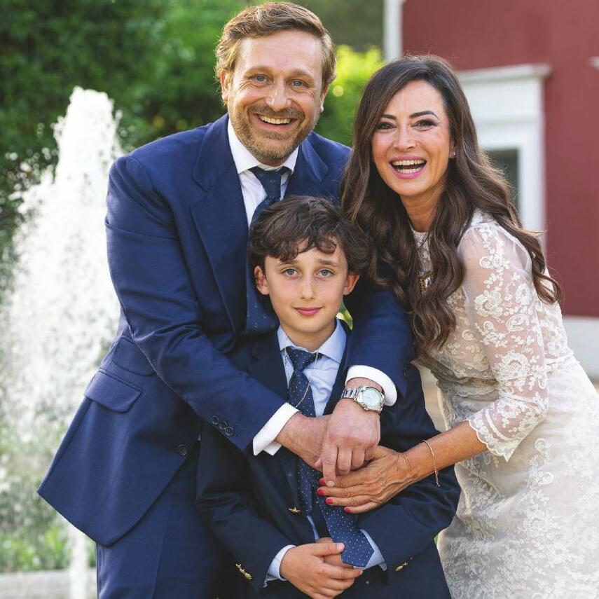 JUAN PENA Y SONIA GONZÁLEZ CELEBRAN LA COMUNIÓN DE SU HIJO, TRISTÁN, CON UNA FIESTA LLENA DE EMOCION Y FLAMENCO