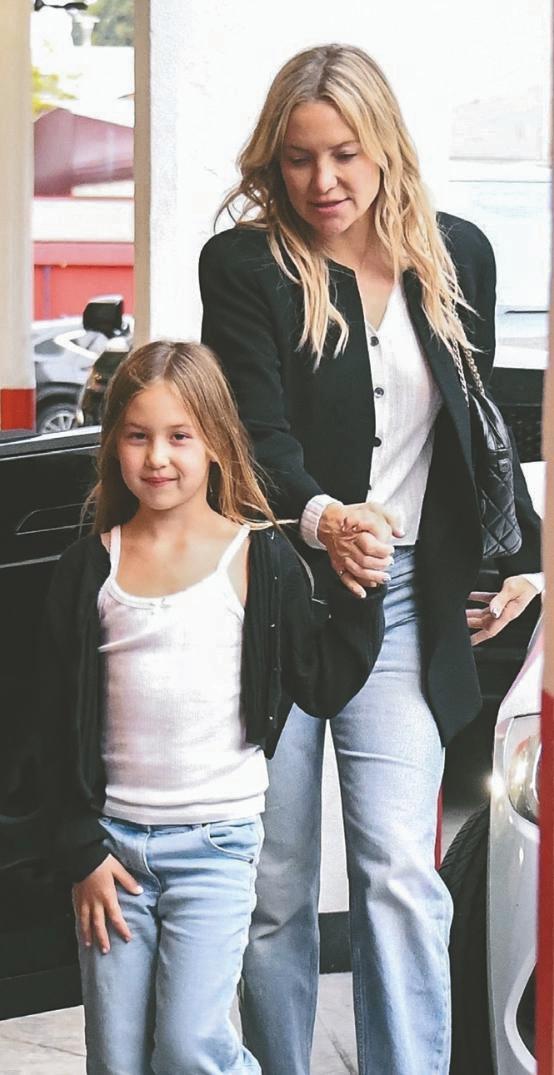 KATE HUDSON Y SU PEQUEÑA >
