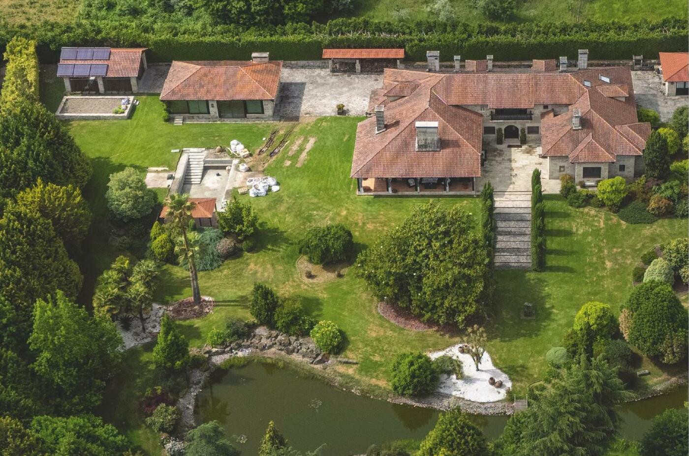 HABLAMOS CON JULIO IGLESIAS SOBRE SU NUEVA RESIDENCIA EN ORENSE: «ES UNA CASA BELLÍSIMA EN MEDIO DEL CAMPO»