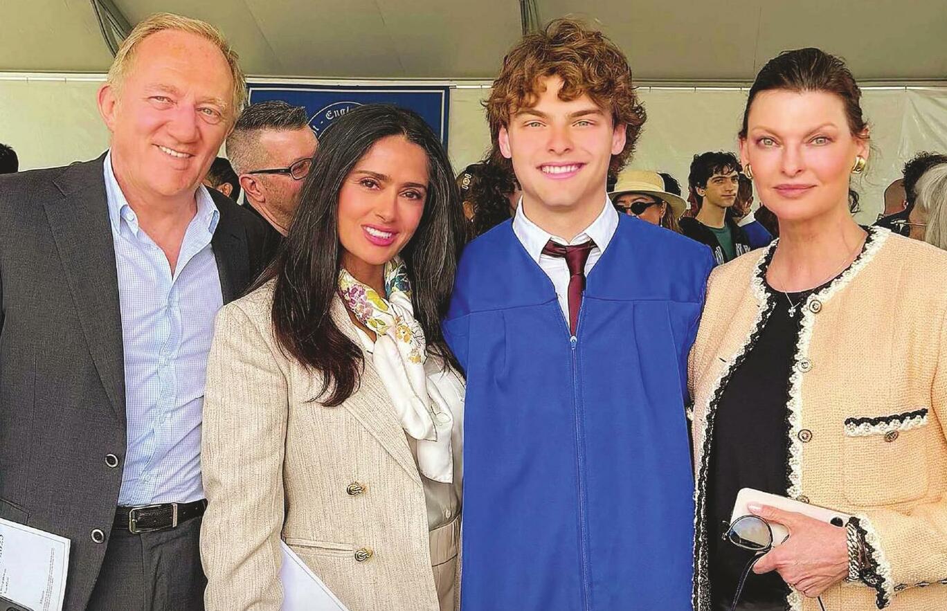 LINDA EVANGELISTA Y SALMA HAYEK MADRE Y MADRASTRA, MUY BIEN AVENIDAS