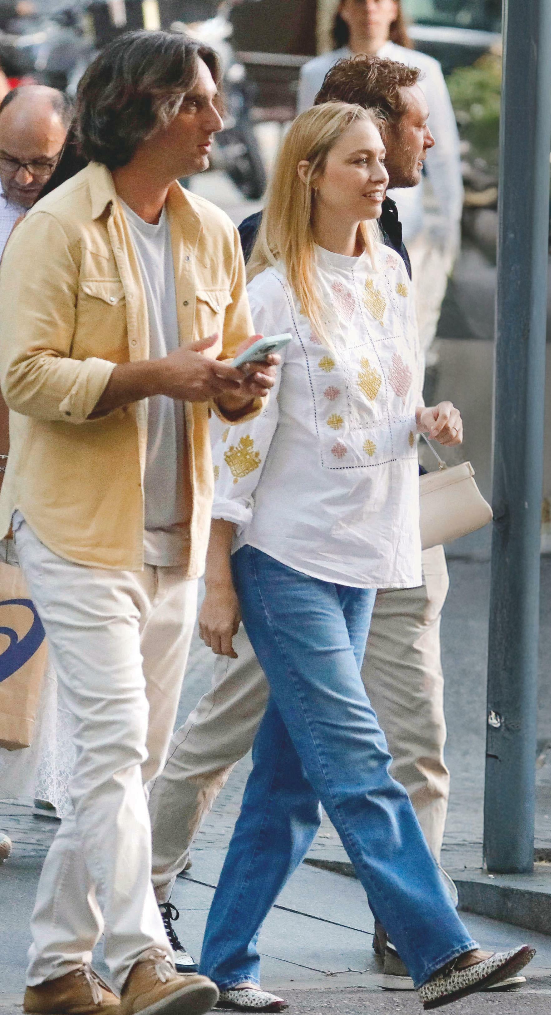 BEATRICE BORROMEO Y PIERRE CASIRAGHI SORPRENDENTE CONEXIÓN CON BARCELONA TRAS EL ANUNCIO DE SU EMBARAZO