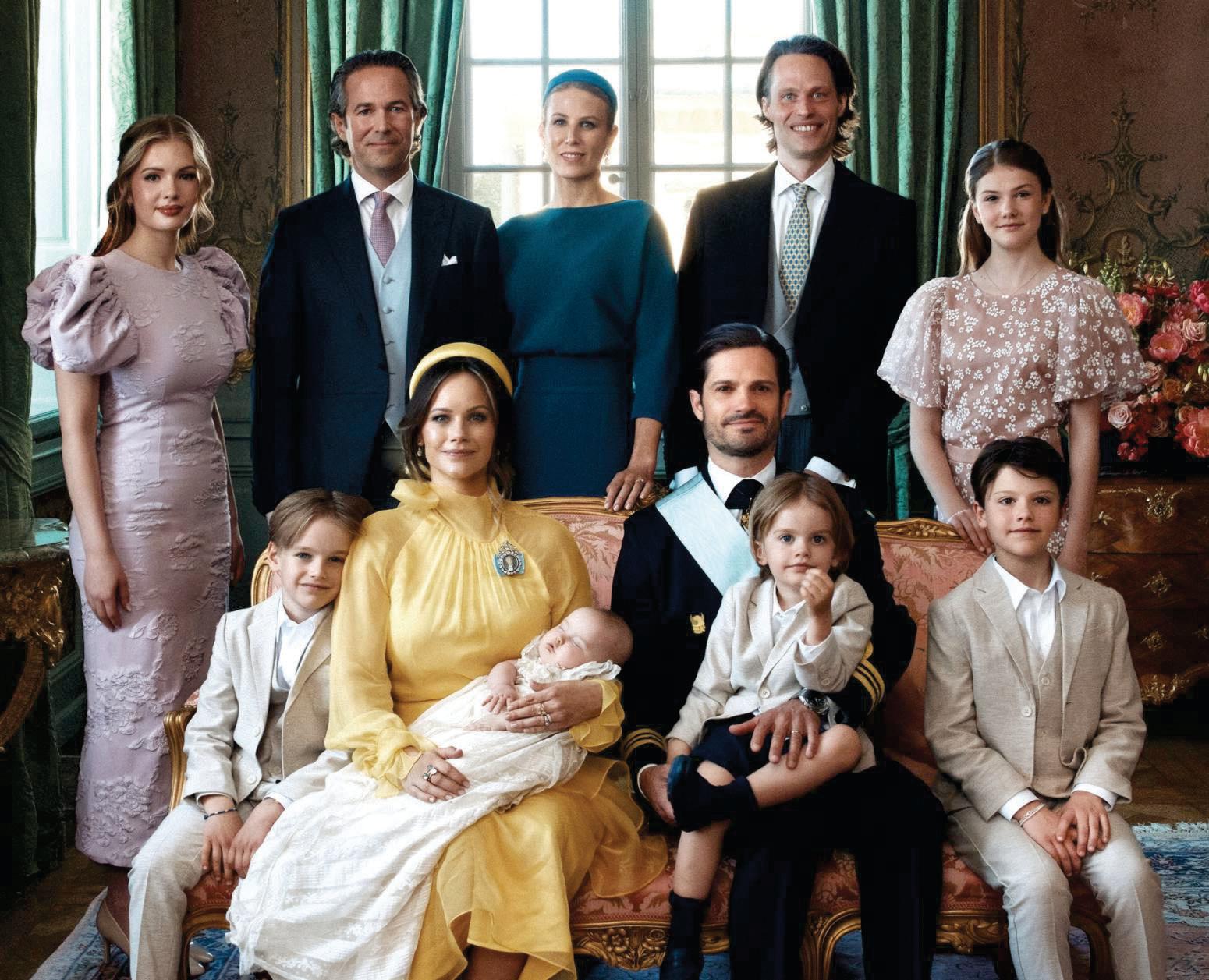 ASI FUE EL BAUTIZO DE INES DE SUECIA CUARTA HIJA DE LOS PRÍNCIPES CARLOS FELIPE Y SOFÍA: DEL IMPORTANTE PAPEL DE ESTELLE A LA EMOCIÓN DE TODA LA FAMILIA REAL