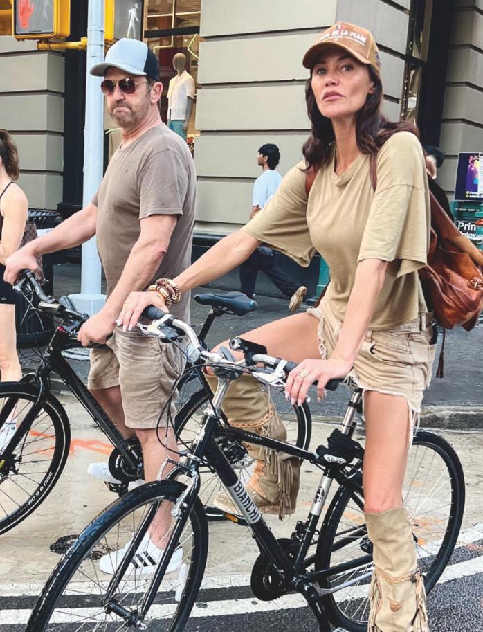 GERARD BUTLER Y MORGAN BROWN