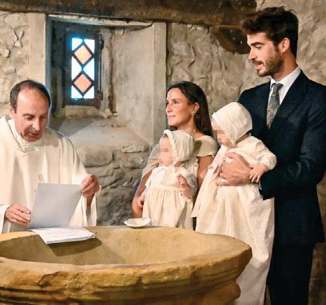 LA DOBLE CELEBRACIÓN DE LA FAMILIA POMBO MARTA BAUTIZA A SUS MELLIZAS Y MARIA ESPERA SU TERCER HIJO